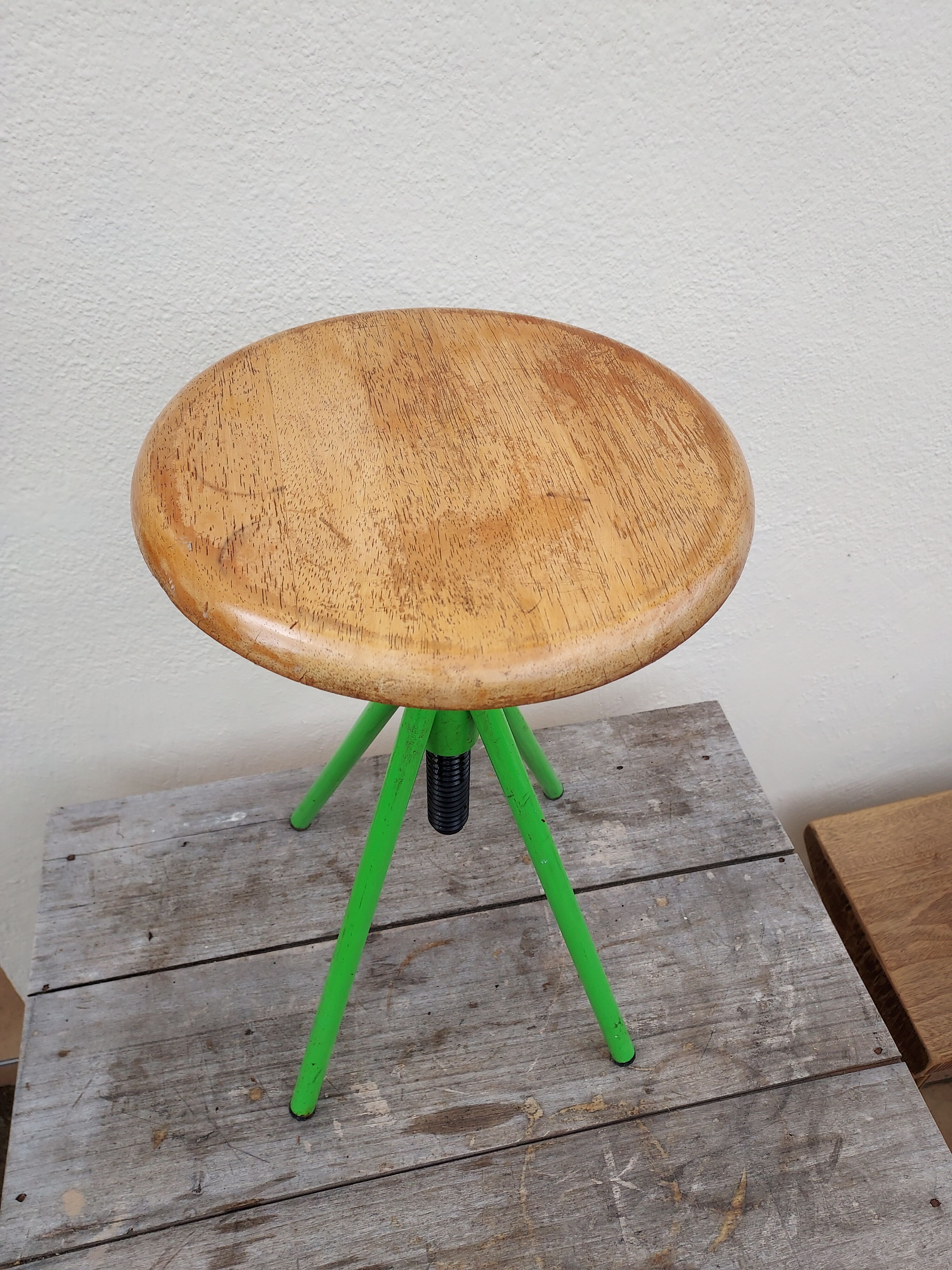 Indus metal screw stool