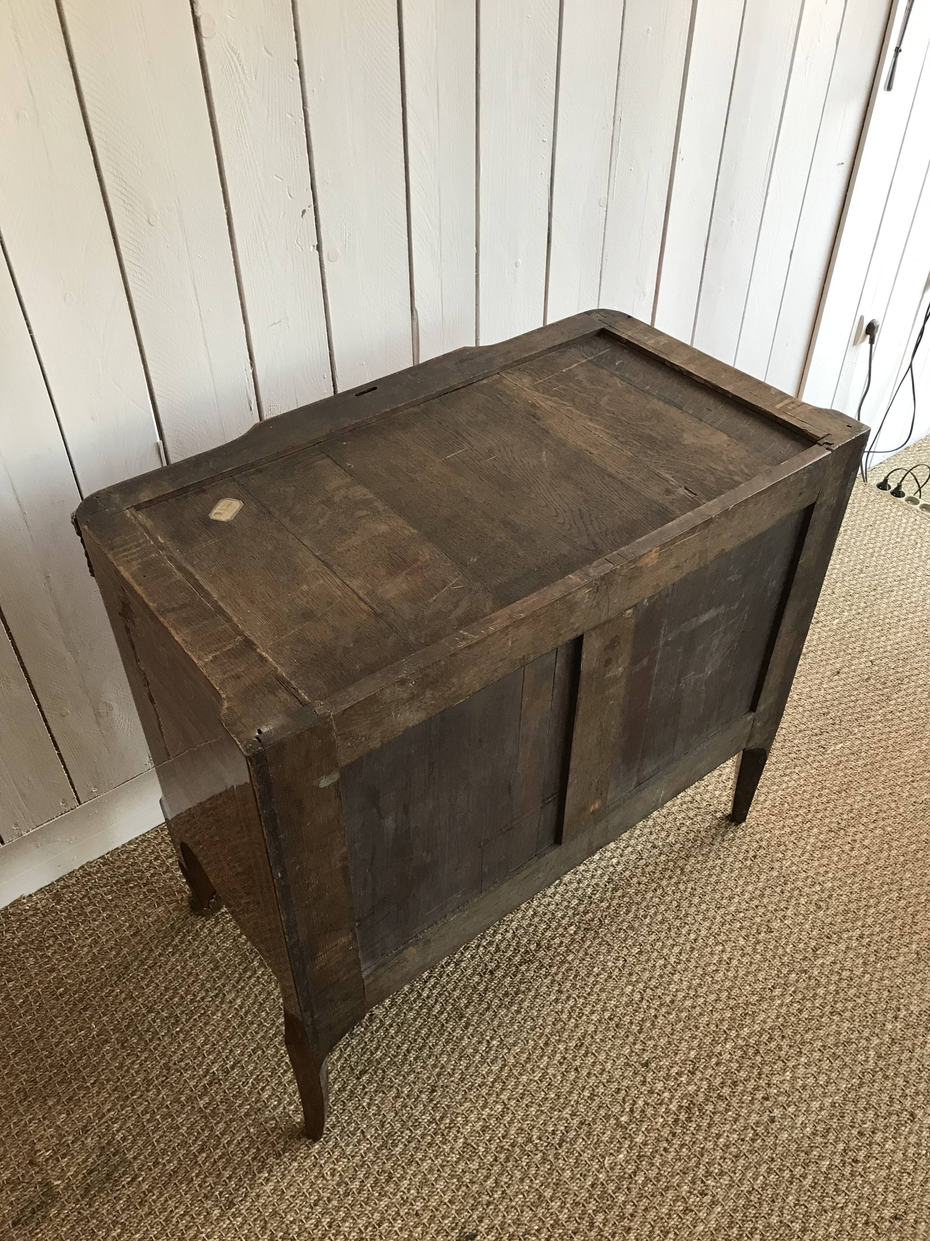 Commode transition in marquetry. 18th century.