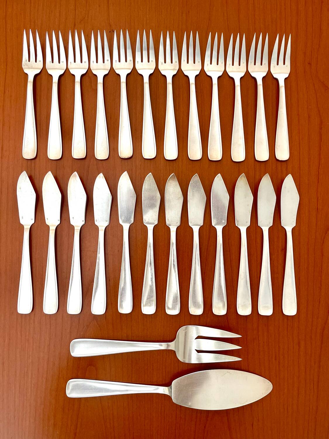 Ravinet d'enfert fish service, 12 place settings with serving cutlery