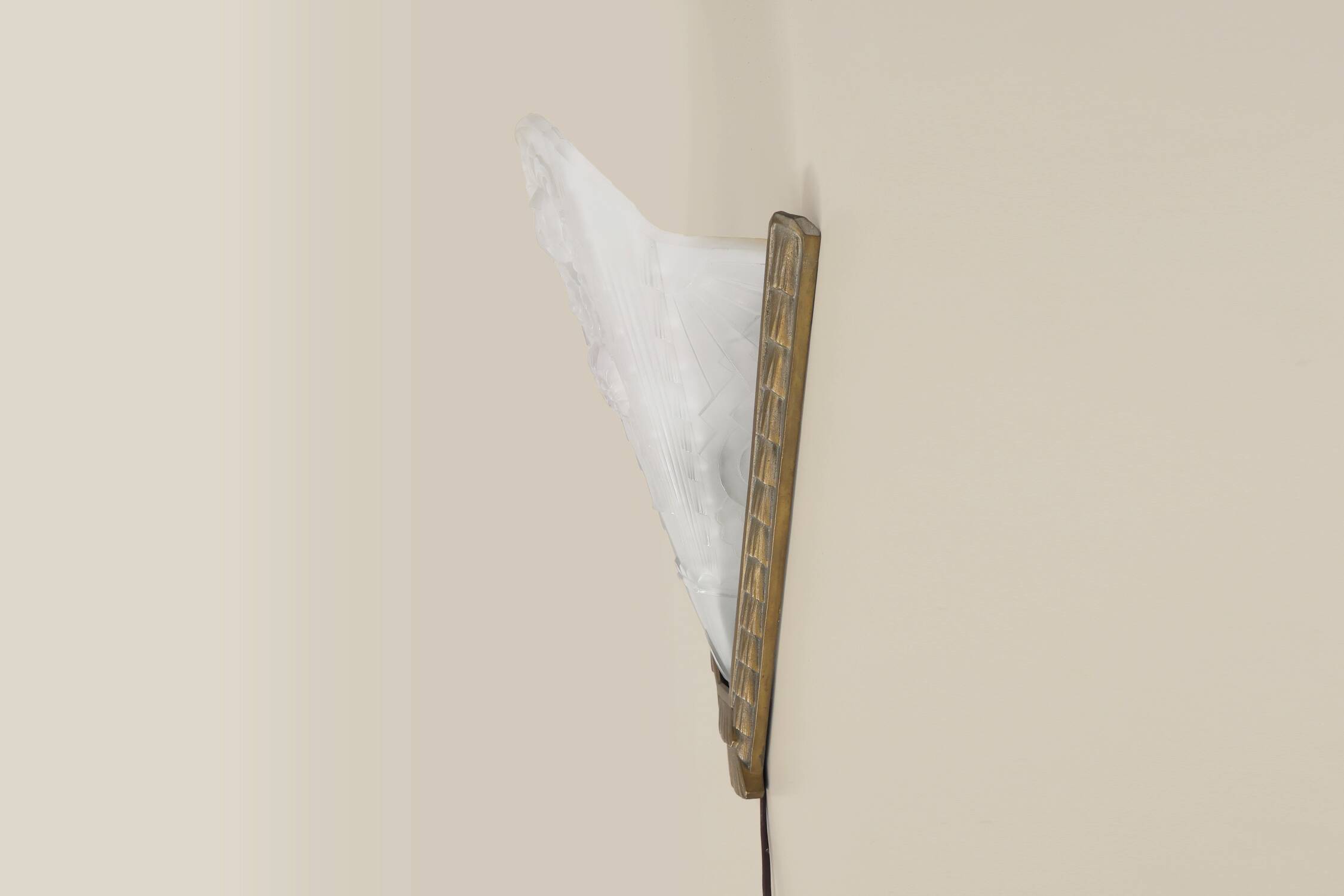 French Art Deco wall scone with frosted molded-pressed glass shade, 1920s