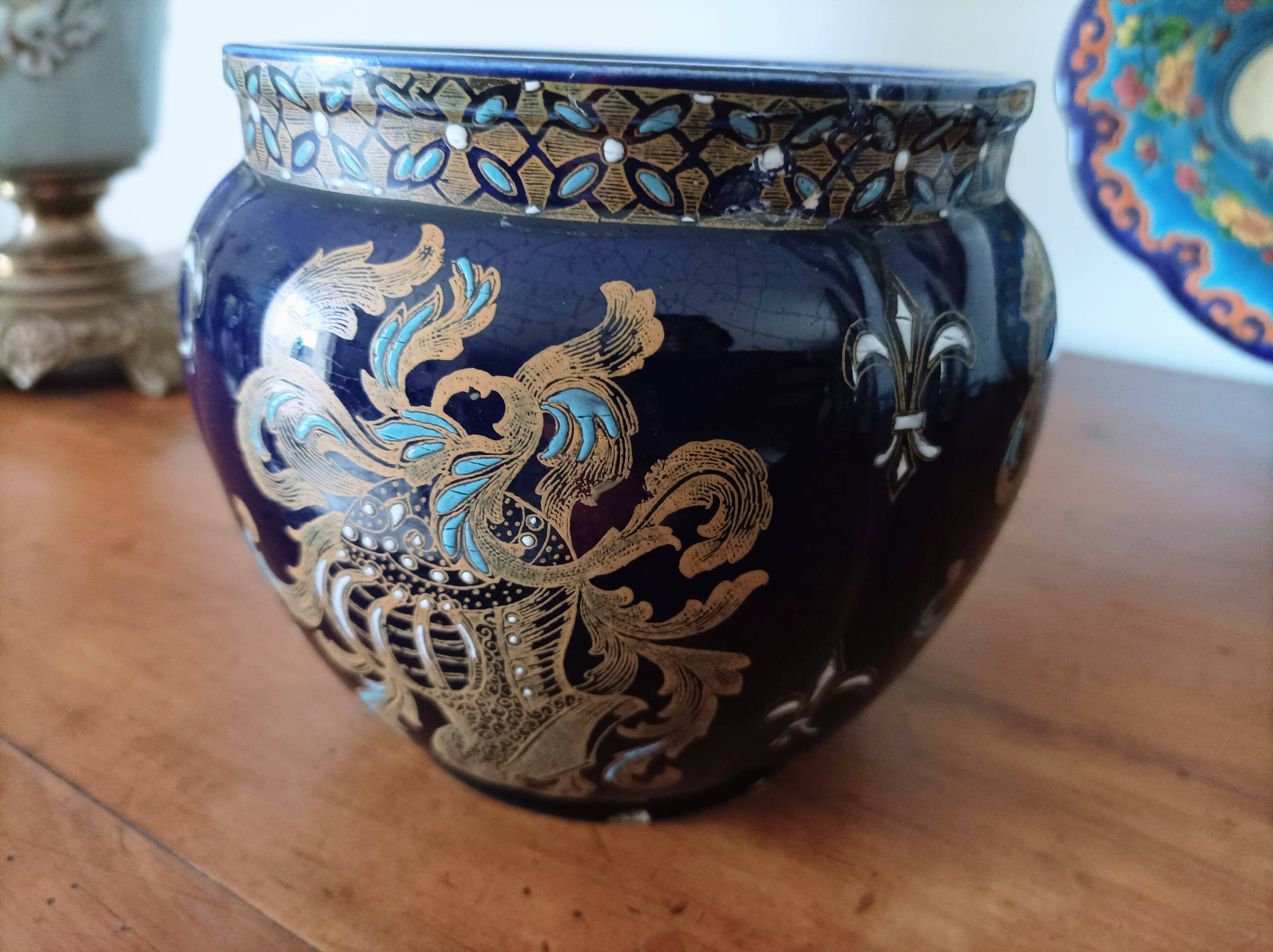decorative ceramic cache-pot