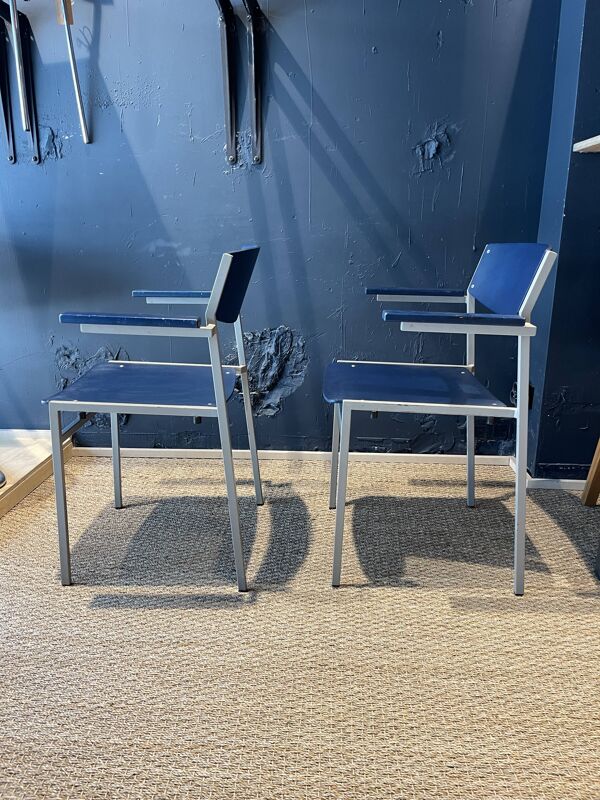 Paire de chaises avec accoudoirs Gijs Van Der Sluis bleu pieds acier gris
