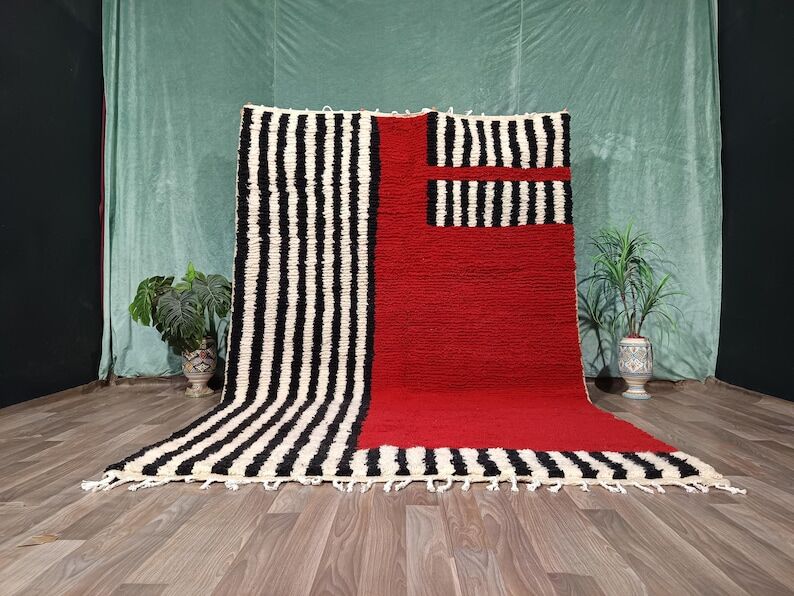 Handmade pure wool rug, size 150/250 cm.