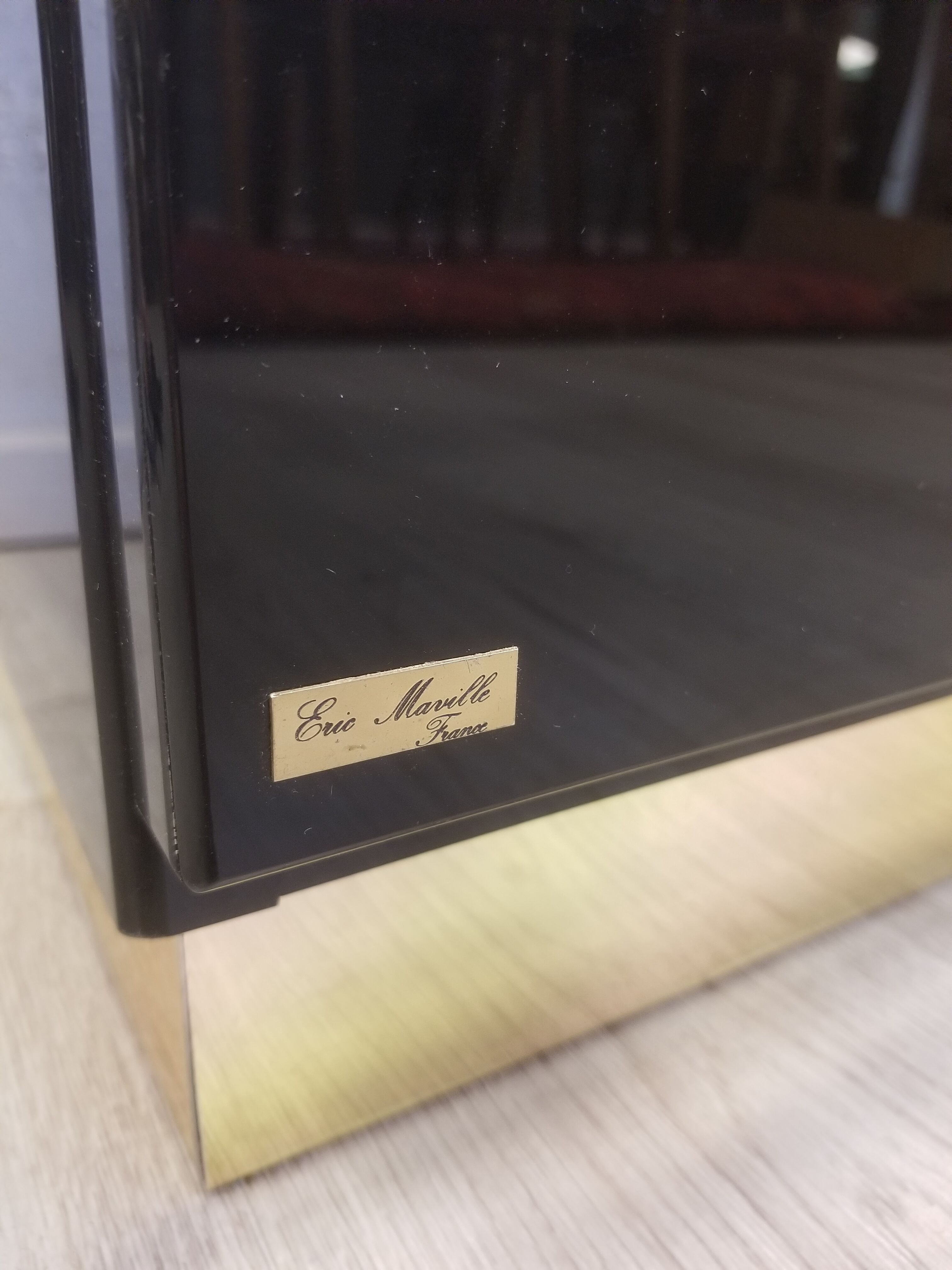 Eric Maville dresser
