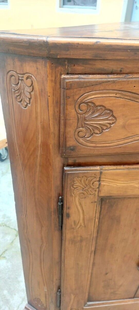 Ancient Venetian grand buffet from the 18th century in solid cherry wood.