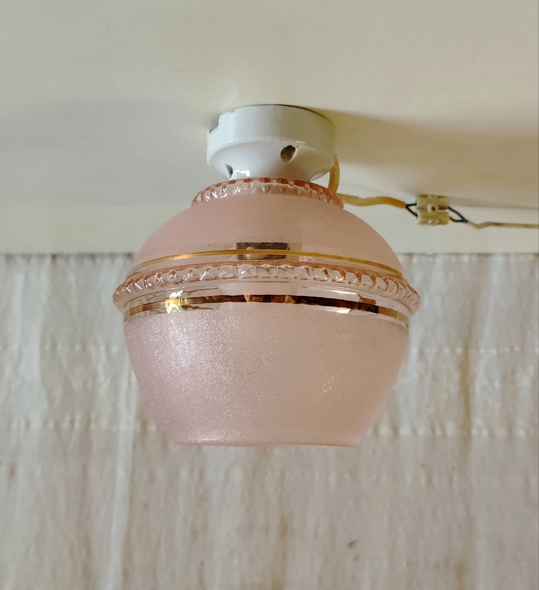 Art Deco ceiling light in porcelain and pink glass - mid 20th century