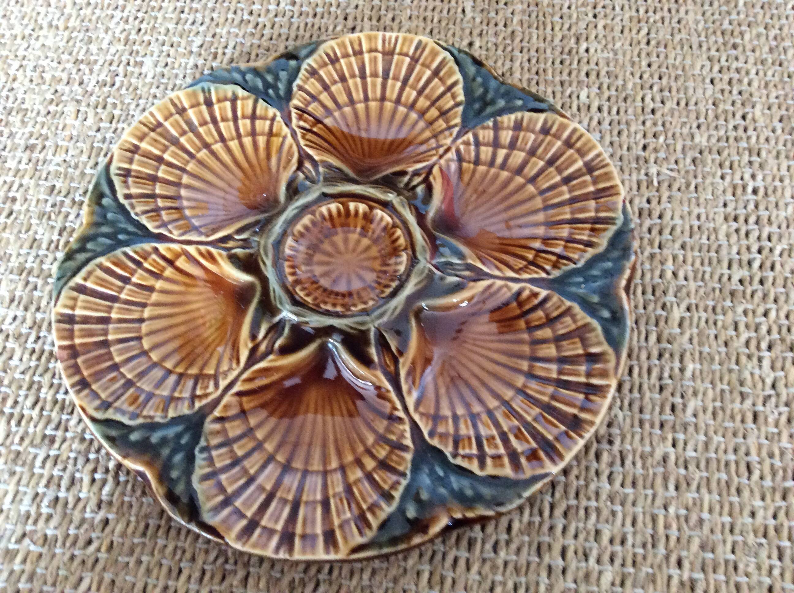 Oyster barbotine plate