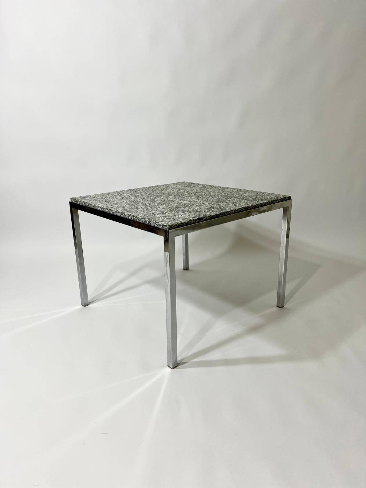 Table basse carré acier chromé et marbre, design année 1970