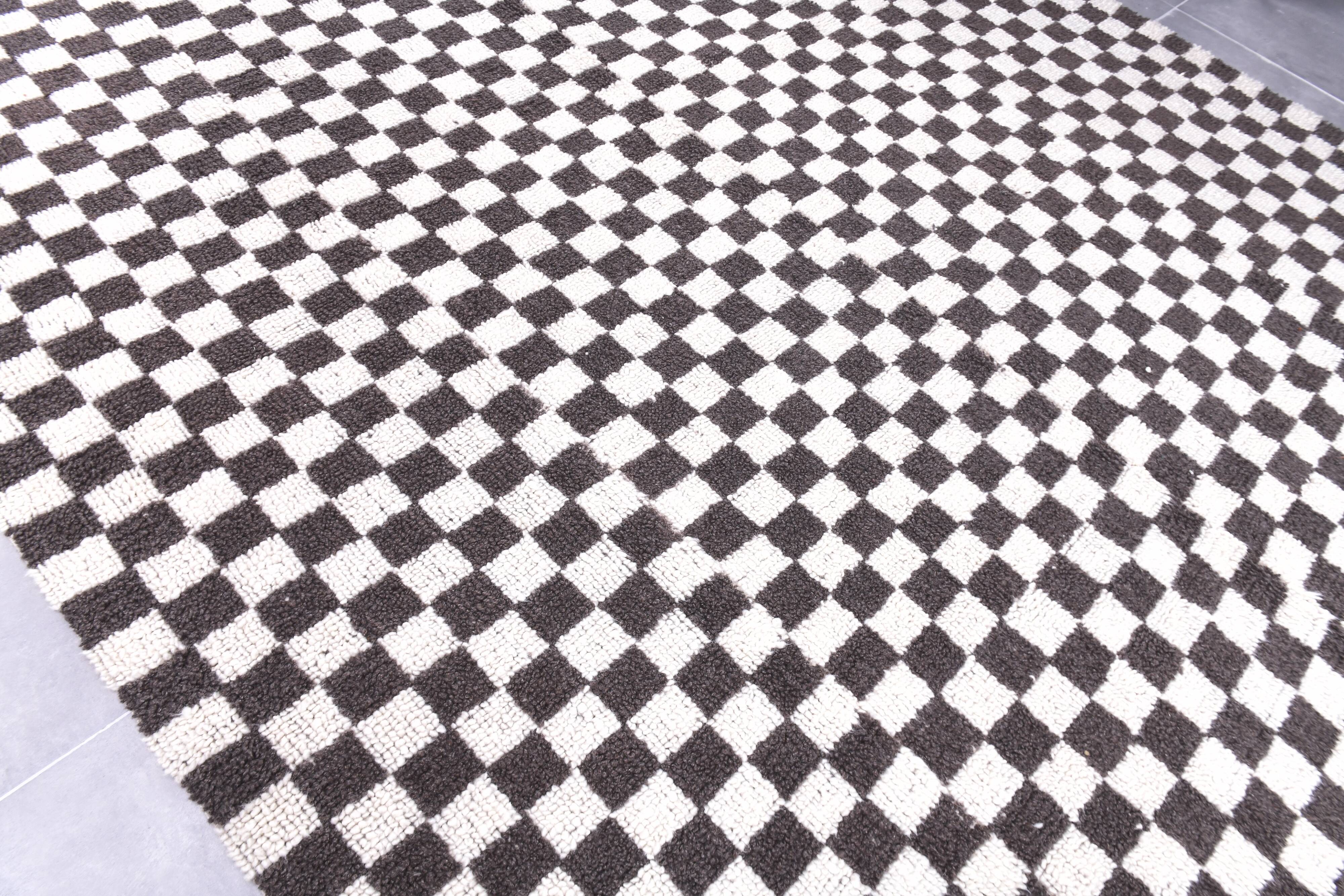 9x11 Brown & White Checkered Moroccan Rug, 269x349Cm