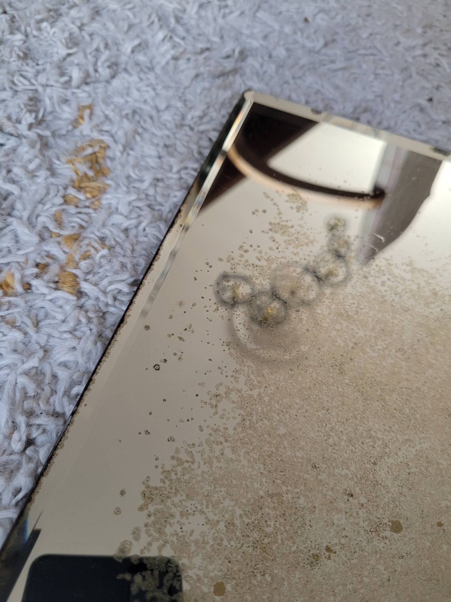 Bevelled rectangular mirror