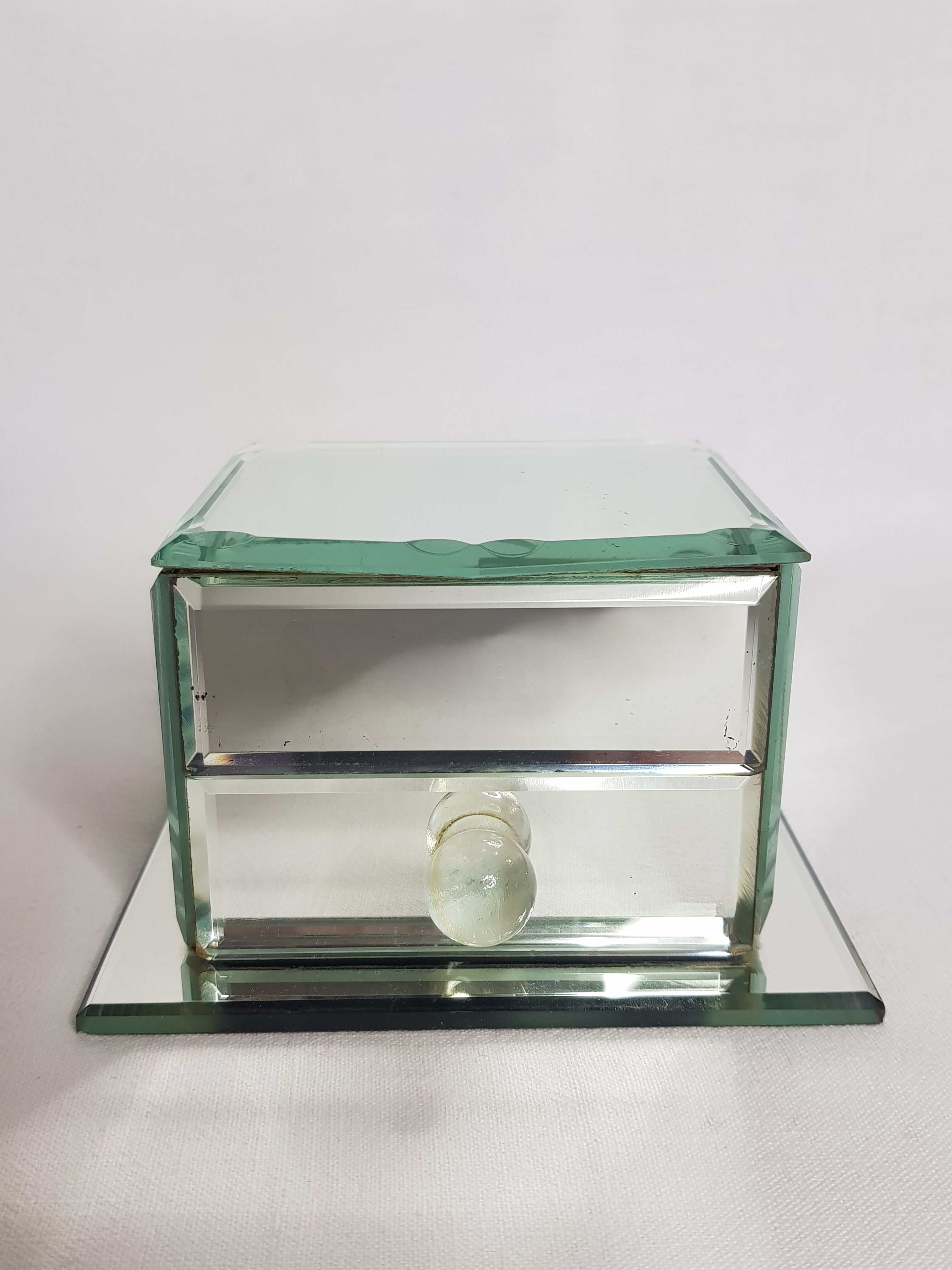 Jewelry box in bevelled glass, mirror, old art deco style