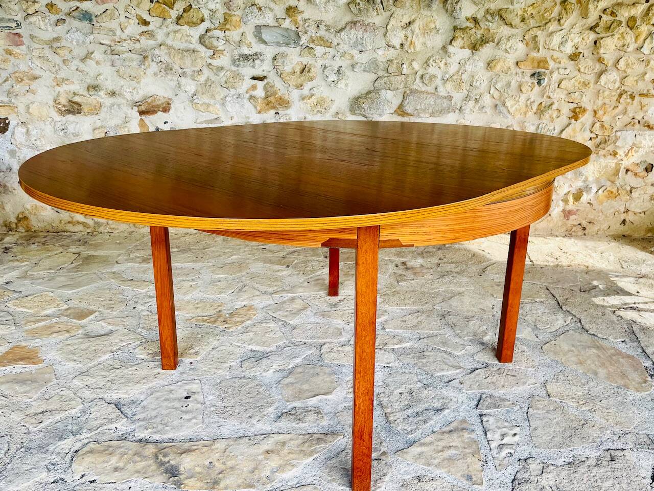 Extendable dining table in teak, butterfly extension by Van Pelt circa 1960.