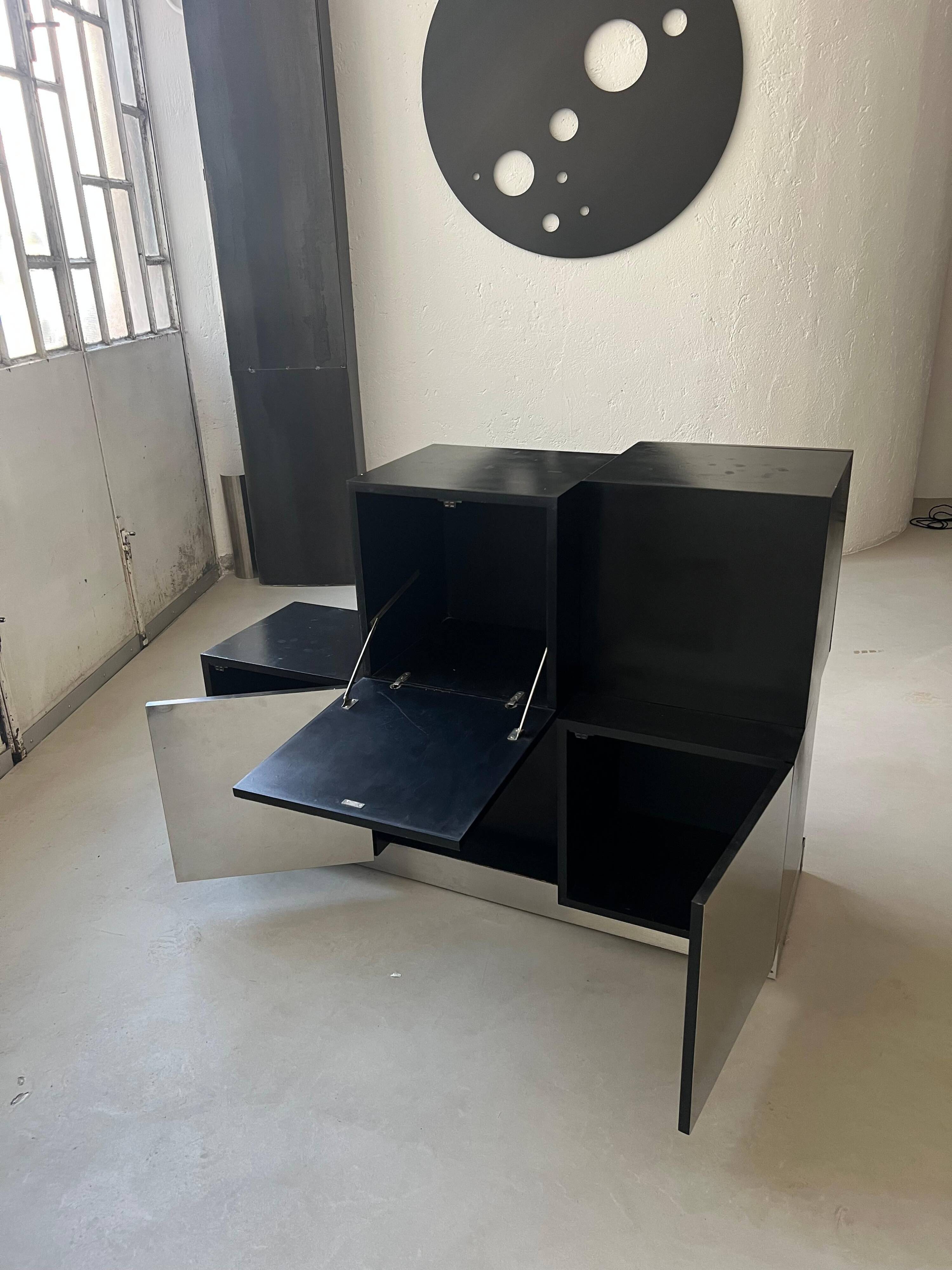 Cubes rétro des années 1970, bar et cabinet de rangement en noir et acier par Roberto Monsani