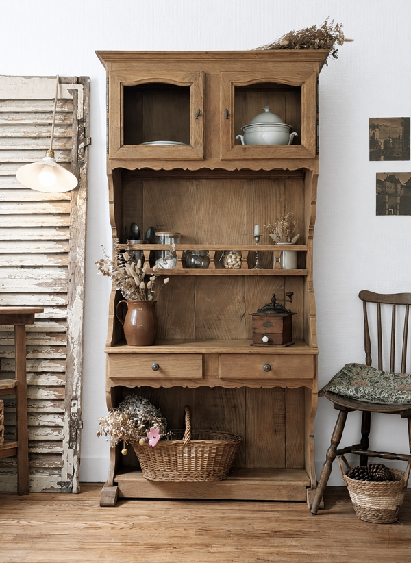 Ancien vaisselier rustique rénové