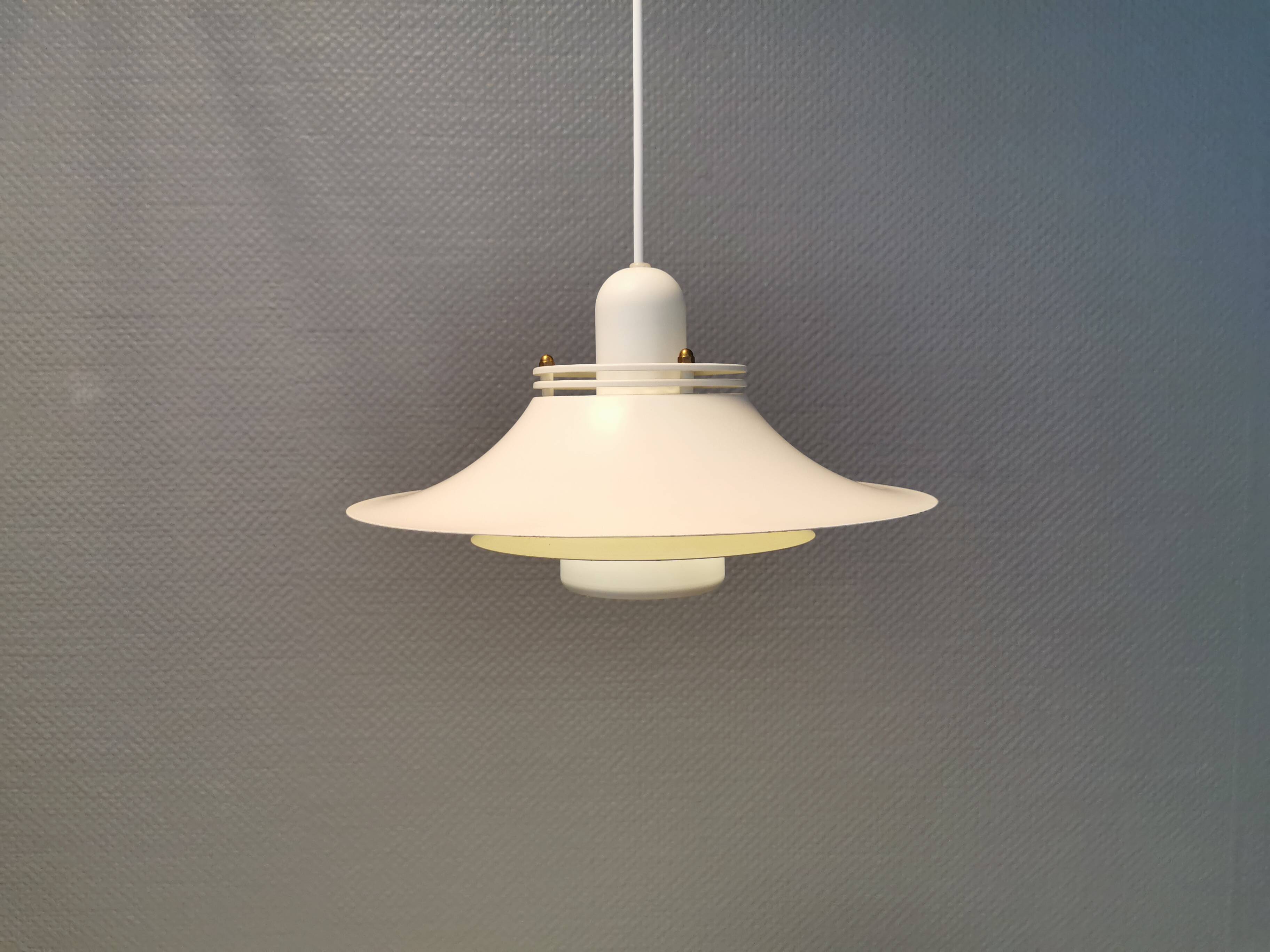 Nice medium-sized hanging lamp from Danish Form-Light 1980s.