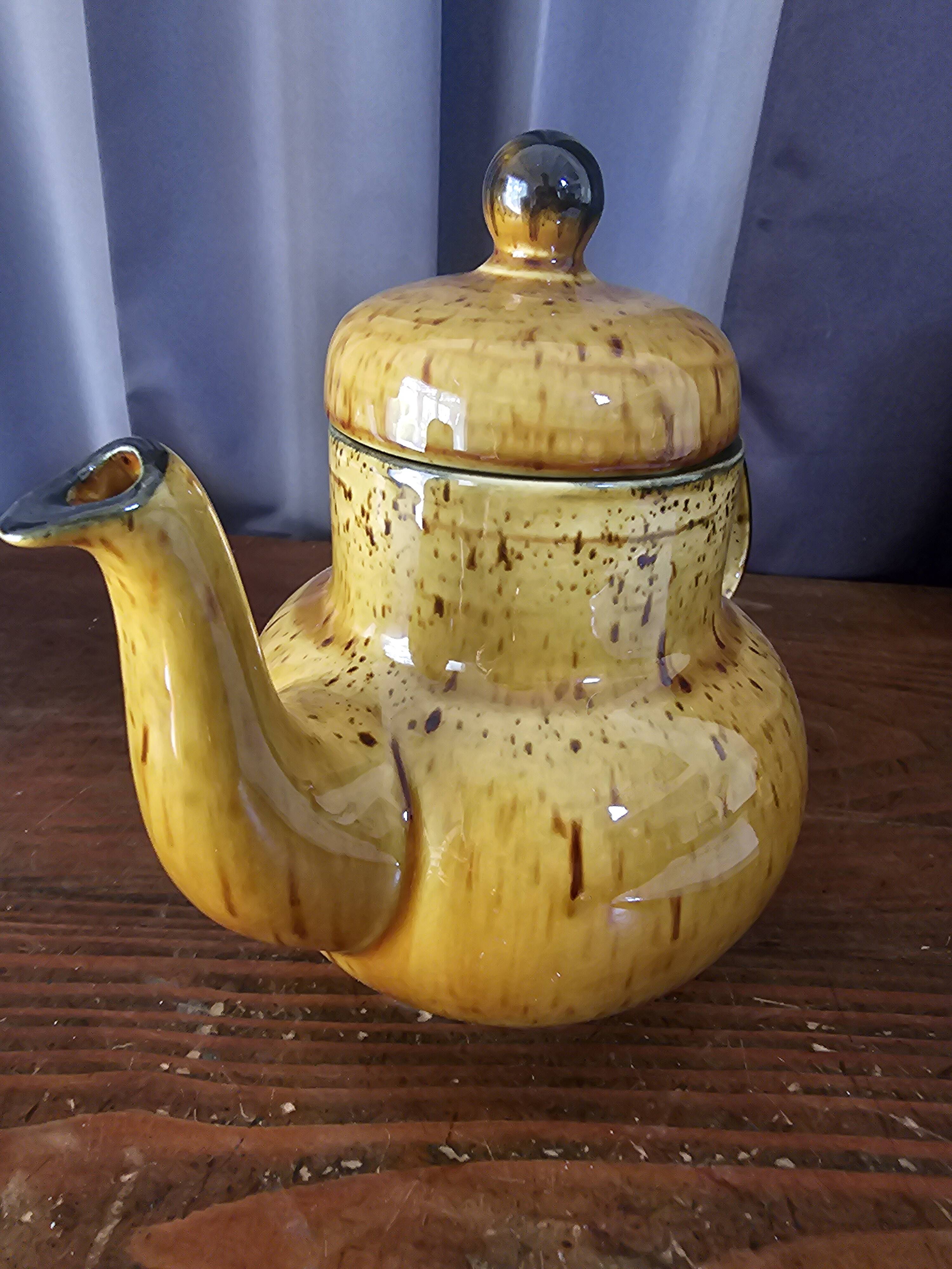 Teapot model Palma, Boch manufacture