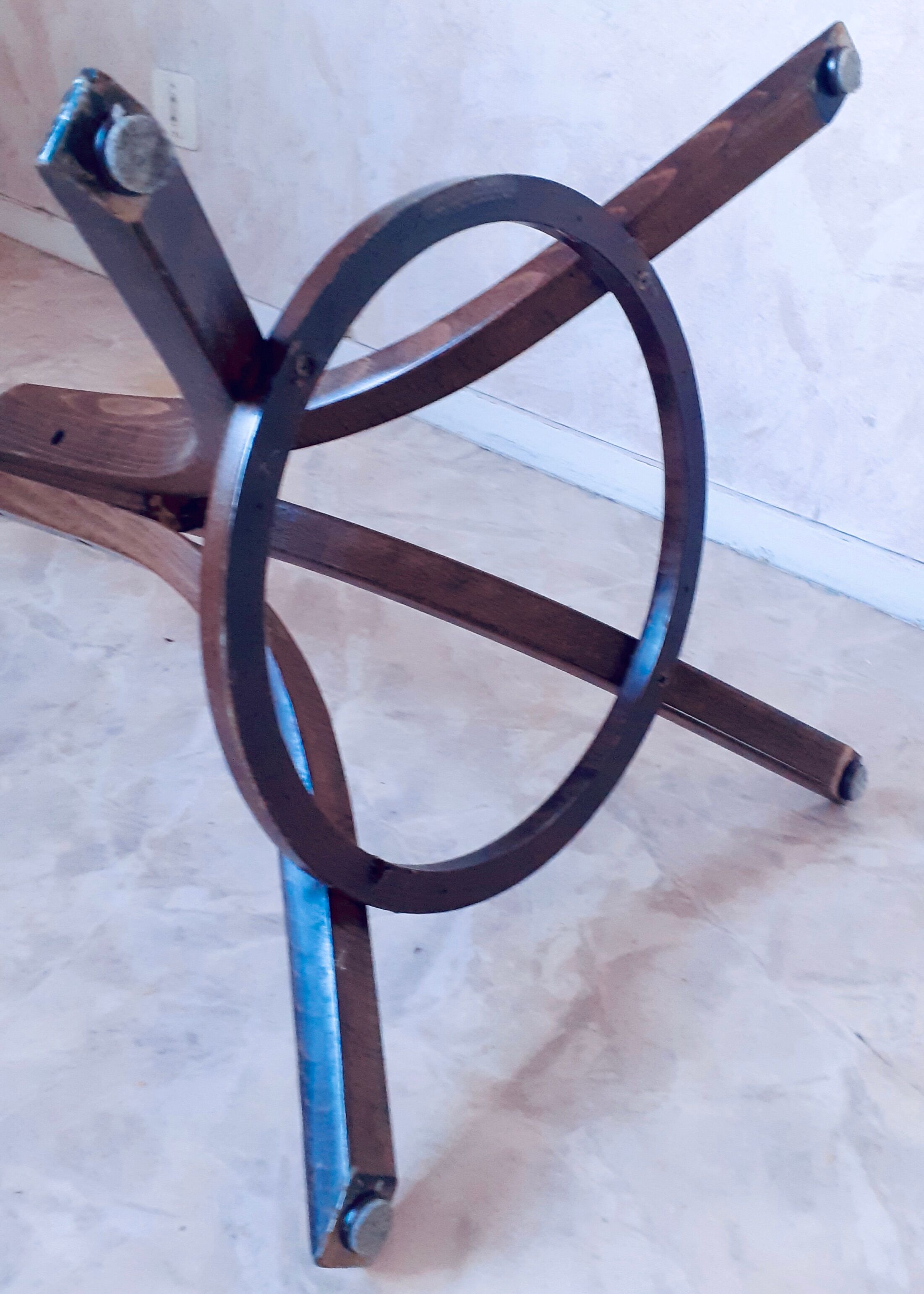 Baumann parrot coat rack