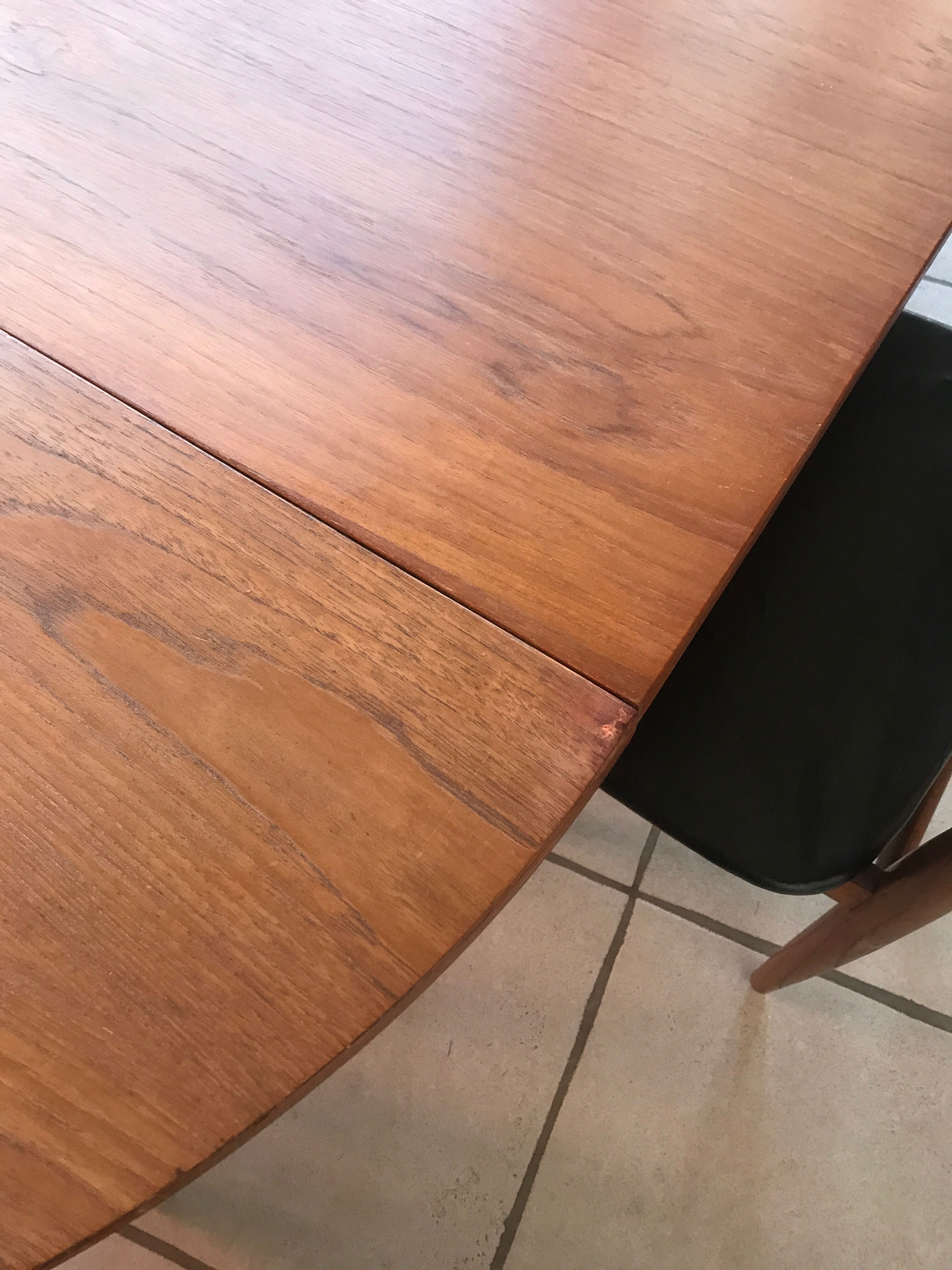 Extension table and 4 chairs by Hans Olsen edited by Frem Rolje