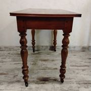 Bureau ancien en bois avec tiroir
