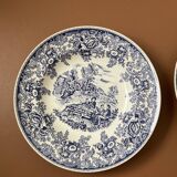Set of 2 vintage hollow plates