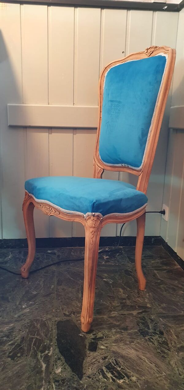 Chaise bleue