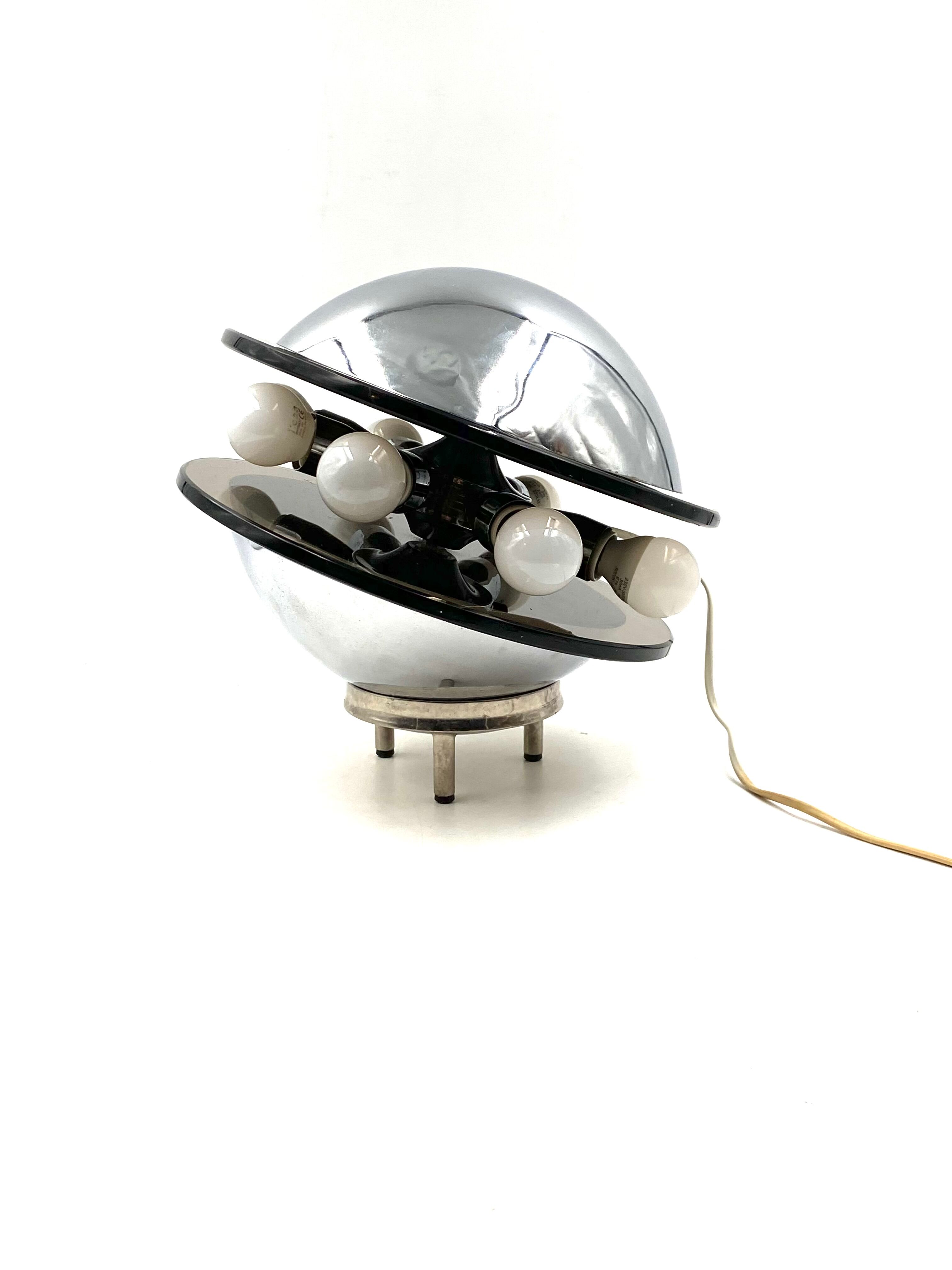Space age flying saucer Ufo table lamp, Italy 1970s