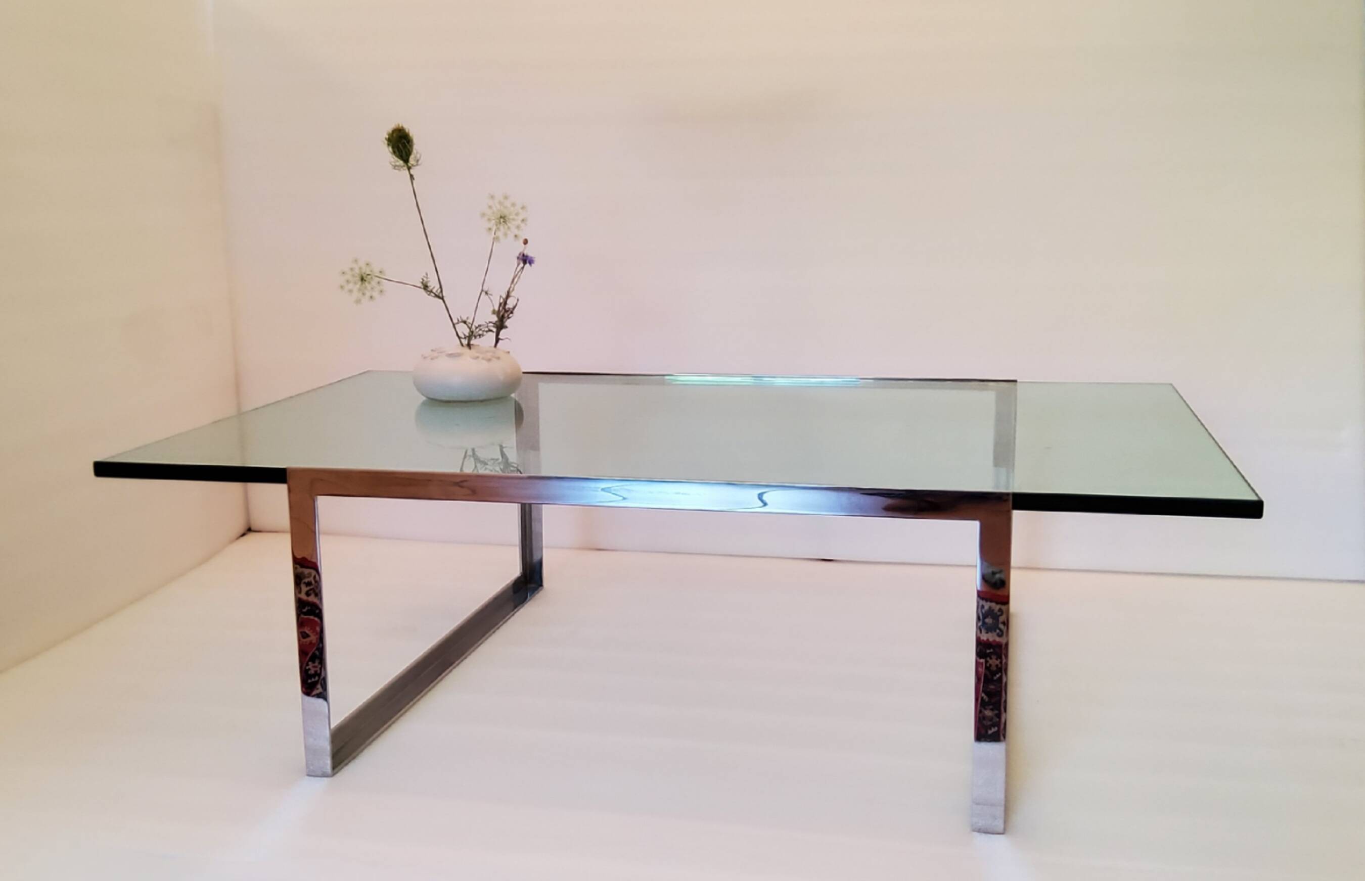 Table basse SM en acier miroir et verre KnollStudio – Design Shelton & Mind