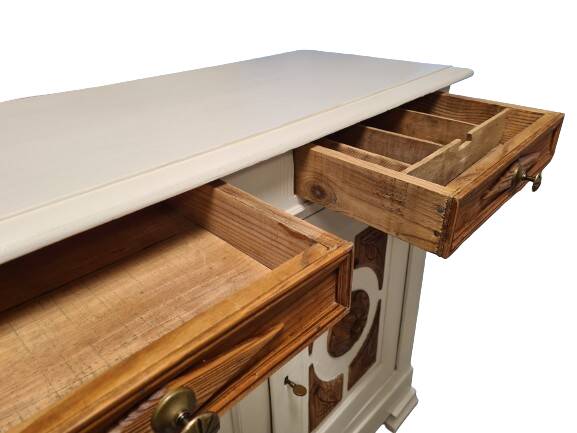 Old sideboard with 2 doors, lower St Hubert