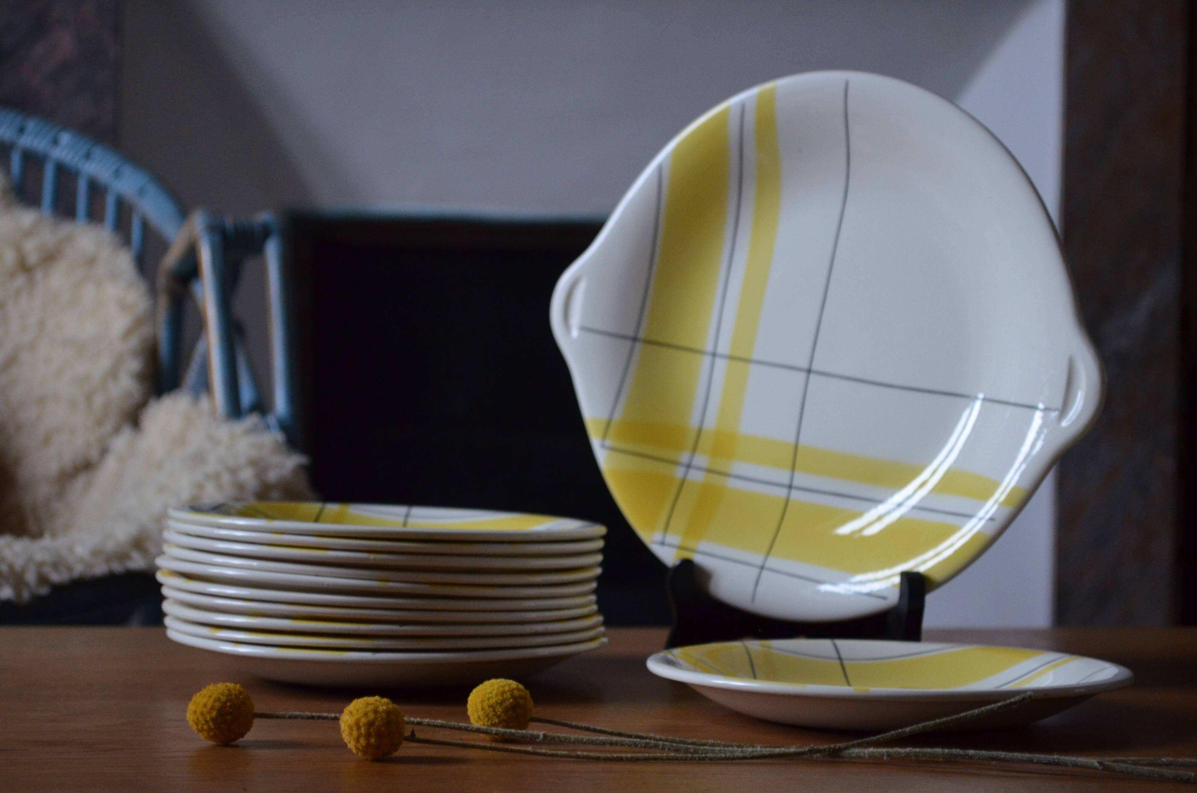 Montreal dessert service from Salins