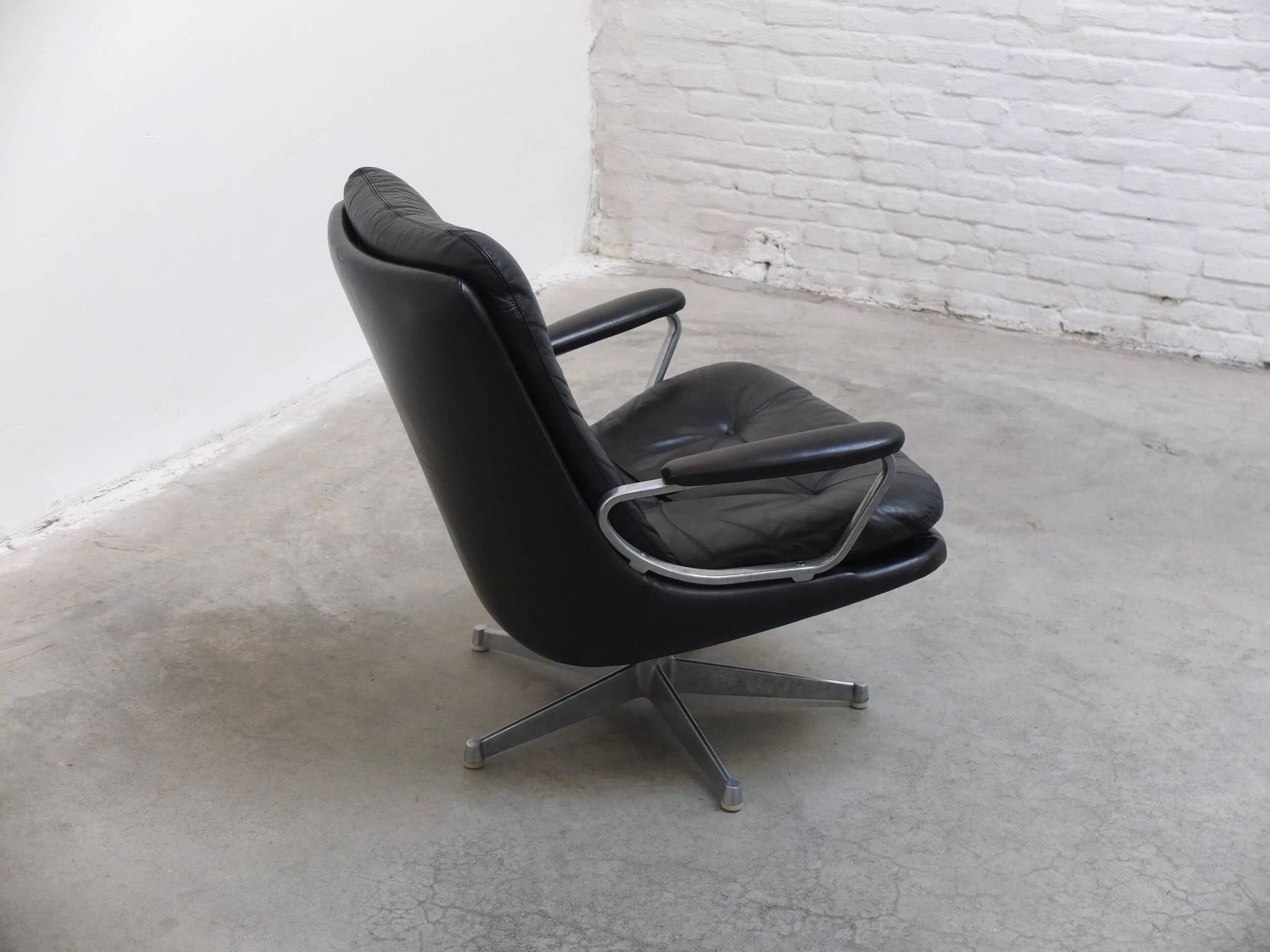 'Gentilina' swivel lounge chair by André Vandenbeuck for Strässle, 1960s