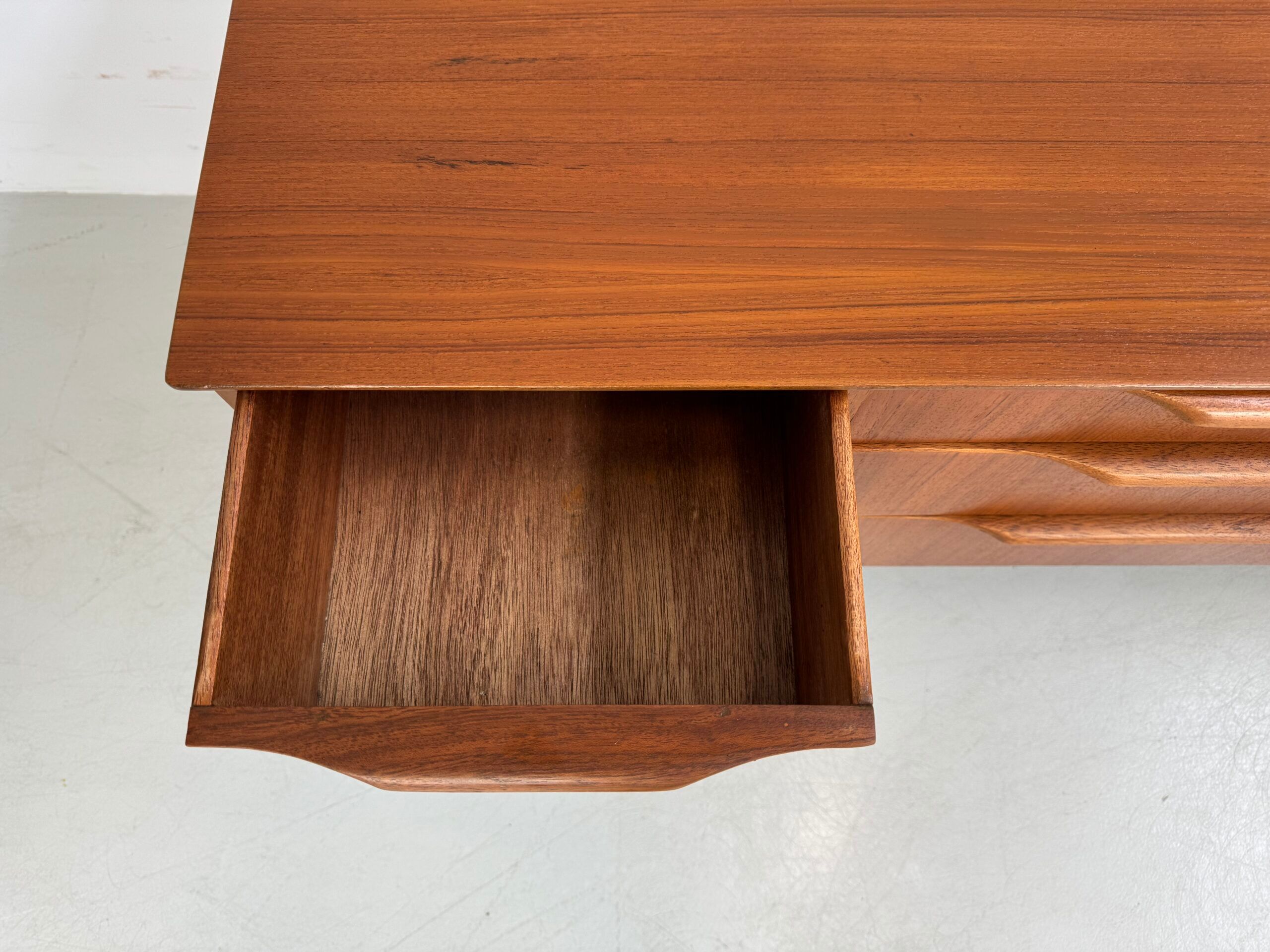 Vintage Austinsuite sideboard.