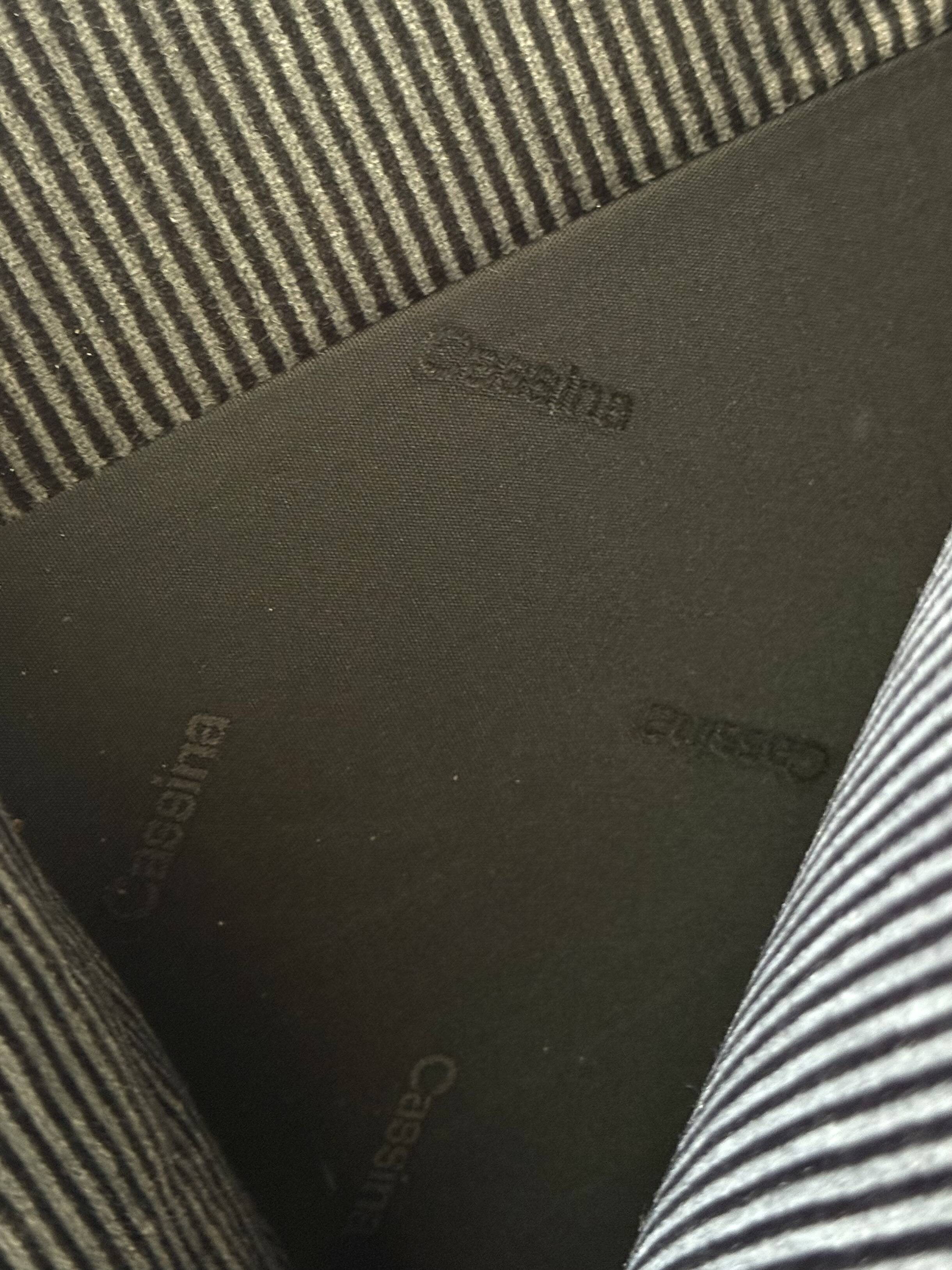 Cassina Maralunga 2 places noir-gris par Vico Magistretti