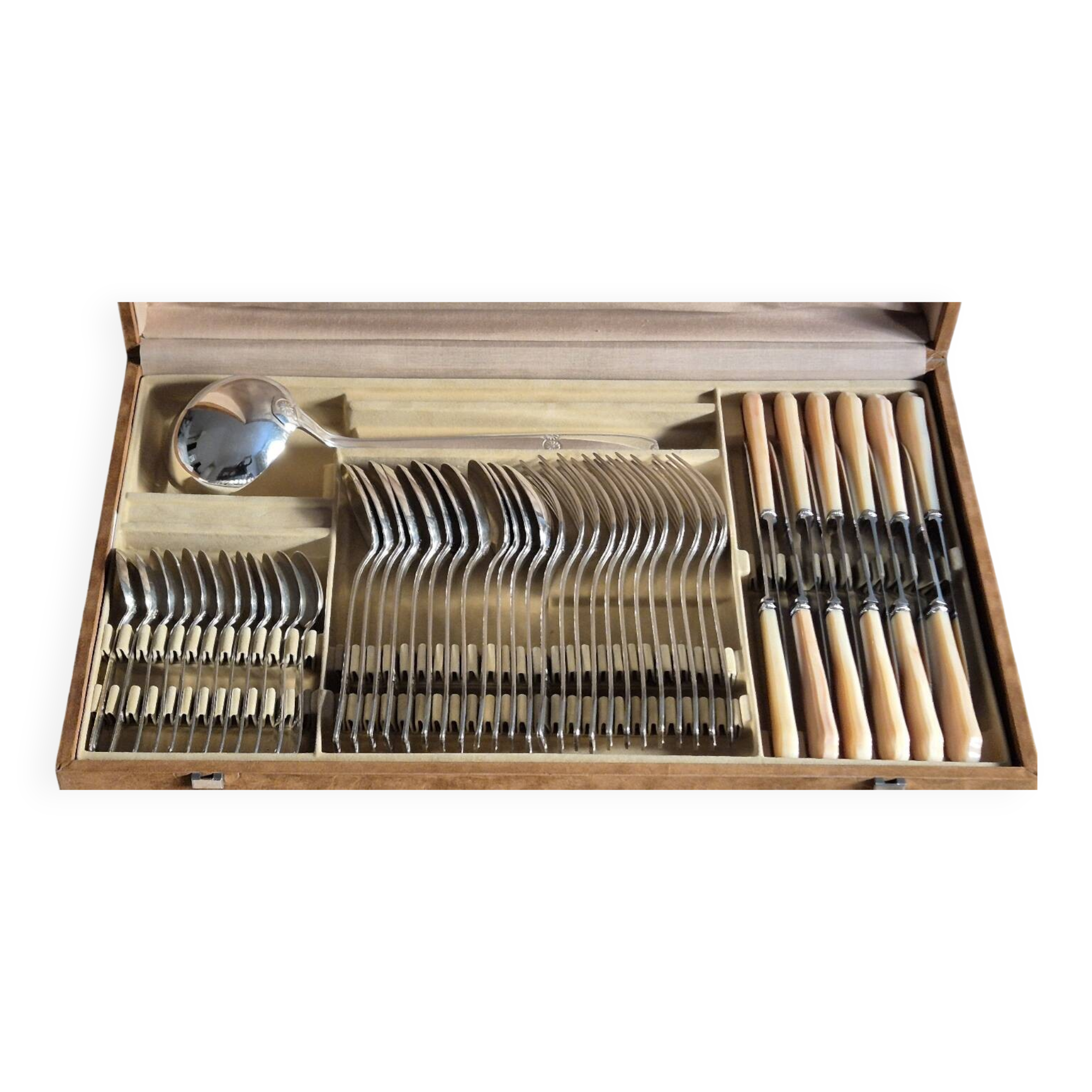 Silver-plated cutlery set