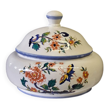 Ceramic pot with lid