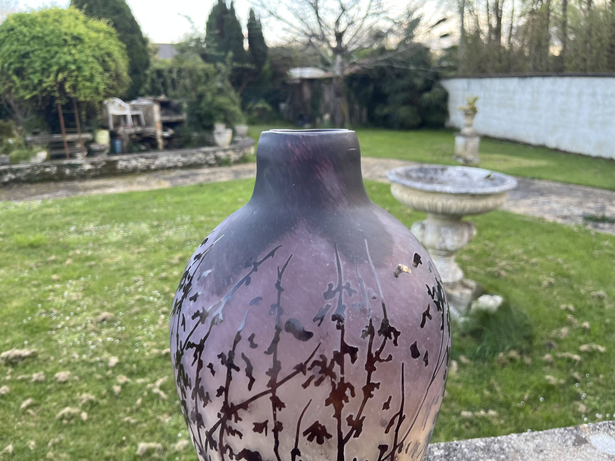 Vase en verre gravé à l'acide au décor de branches
