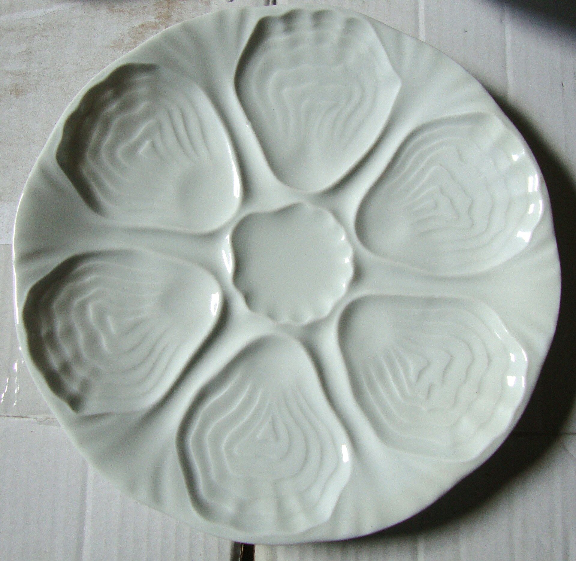 6 oyster plates in white Limoges porcelain