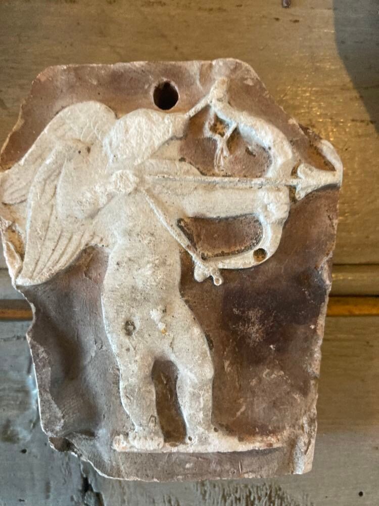 Lot bas-relief in plaster