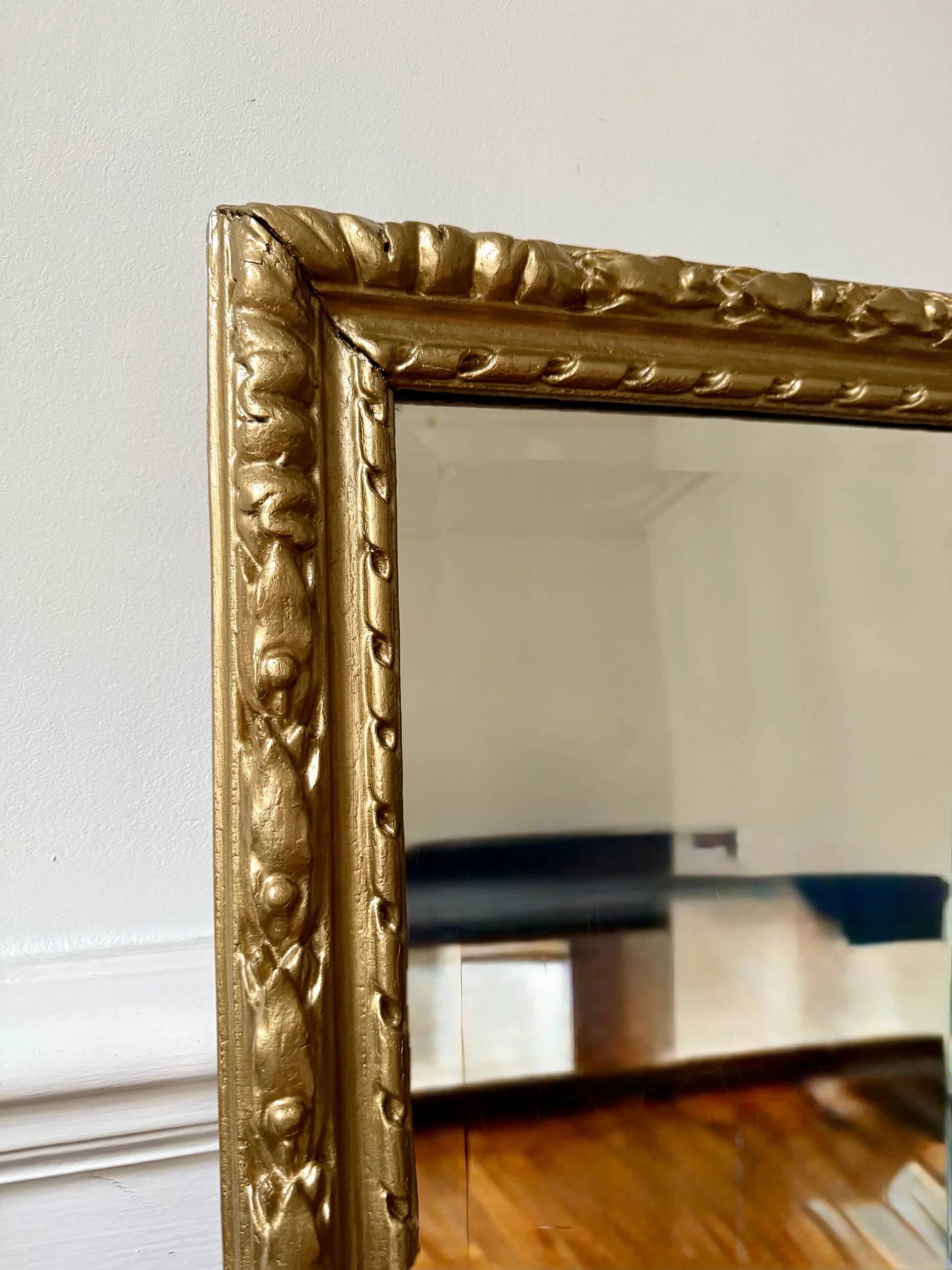 Bevelled mirror in carved gilded wood