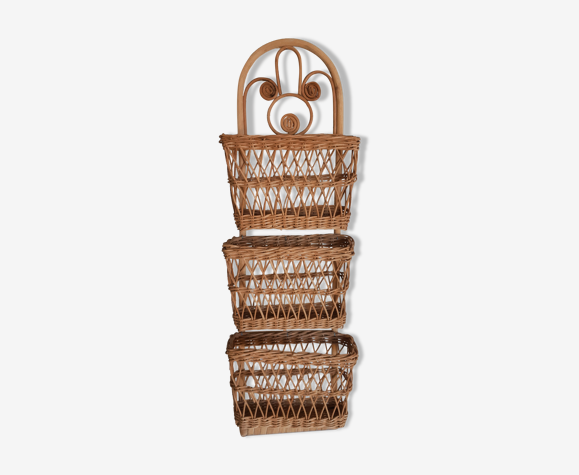 Porte courrier en rotin