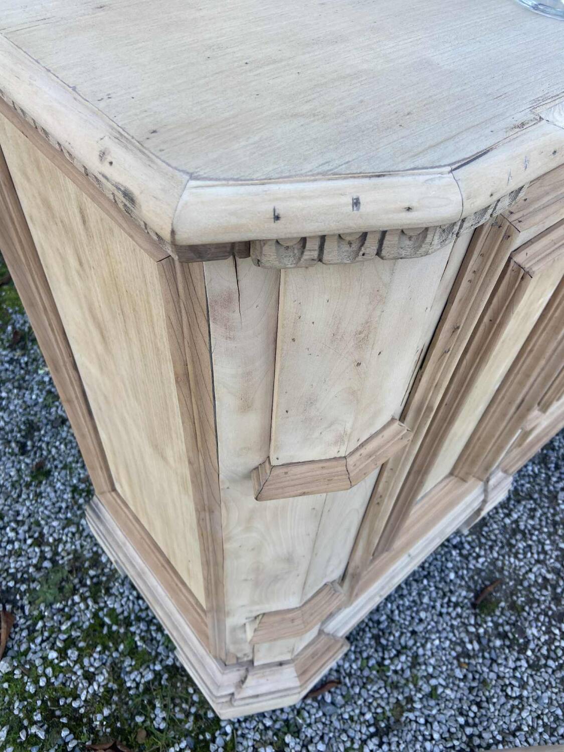 Bar / comptoir en bois brut