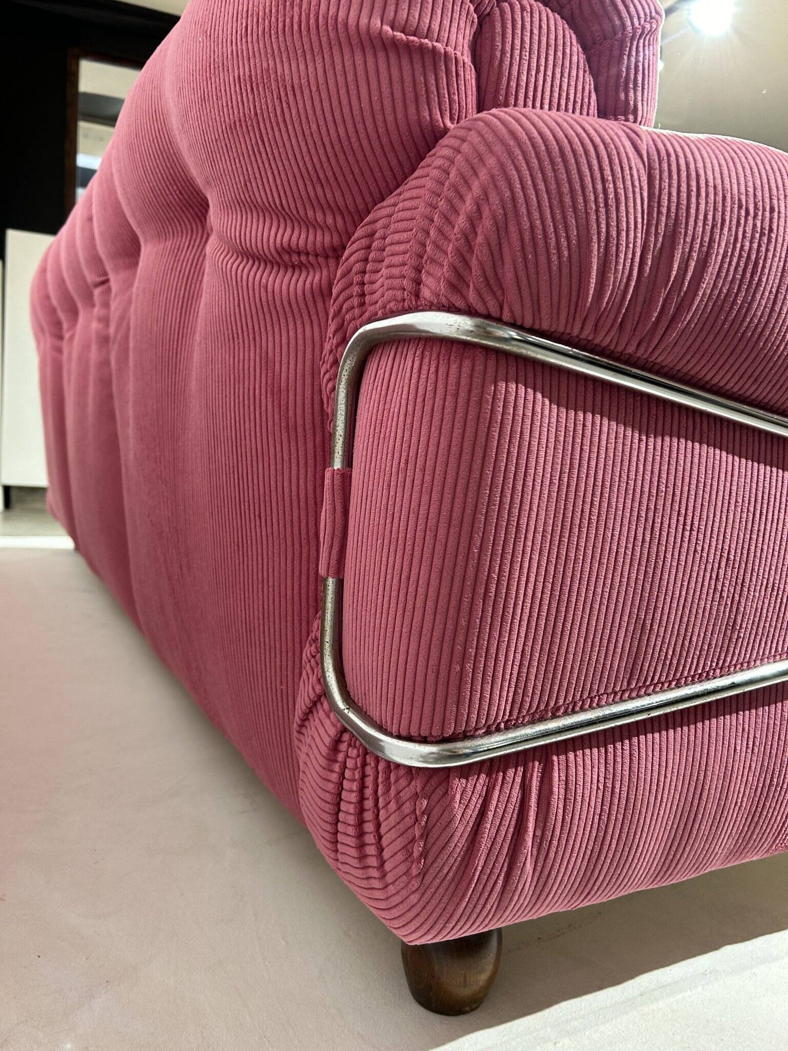 Three-seater corduroy sofa in pink, Piazzesi