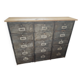 Renovated metal furniture with 15 roneo flaps.