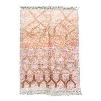 Tapis berbère marocain beni ouarain rose chiné à motifs colorés 256x163cm