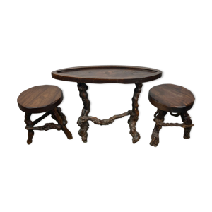 deux tabourets et 1 table