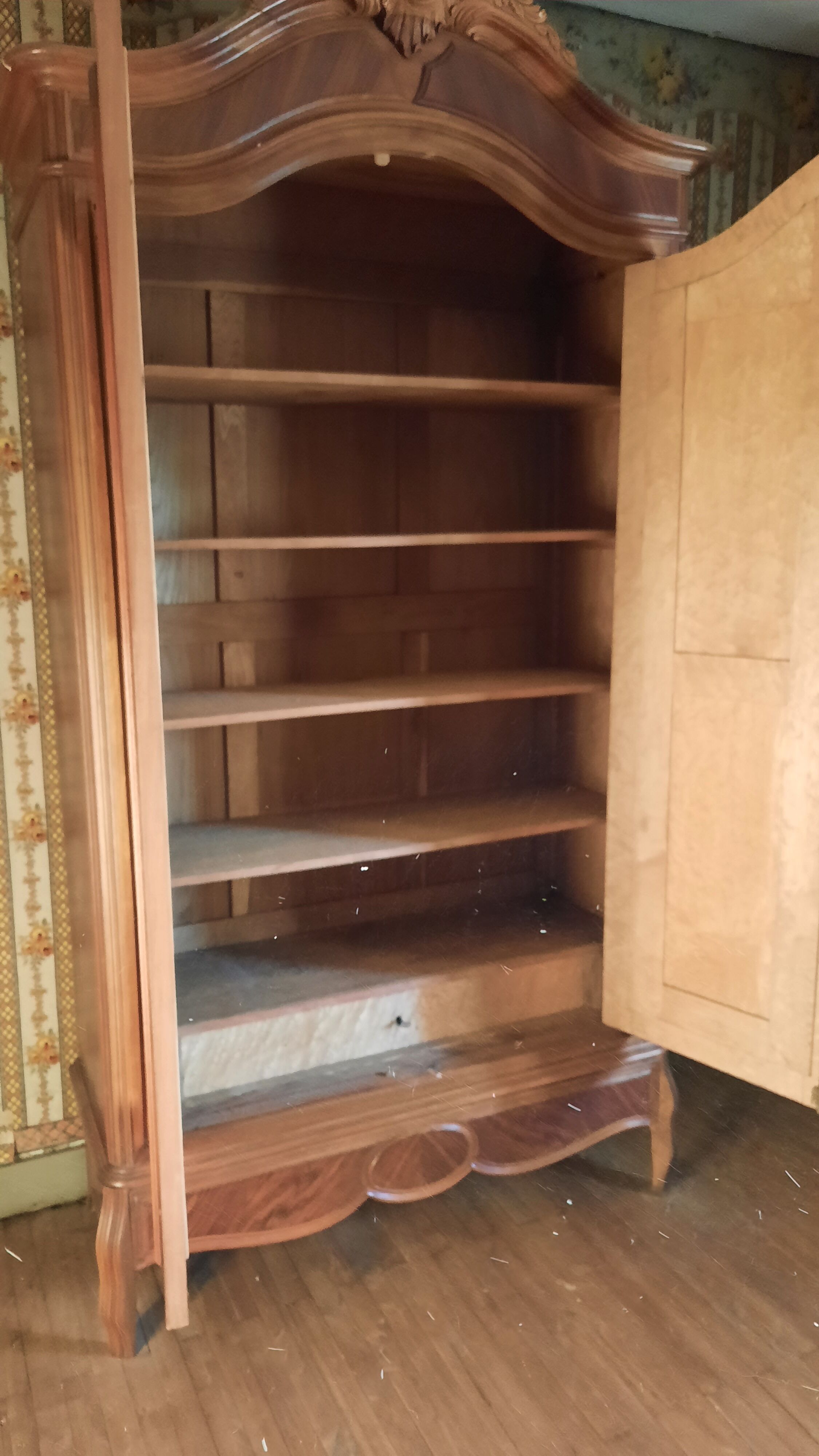 Louis XV rocaille style wardrobe