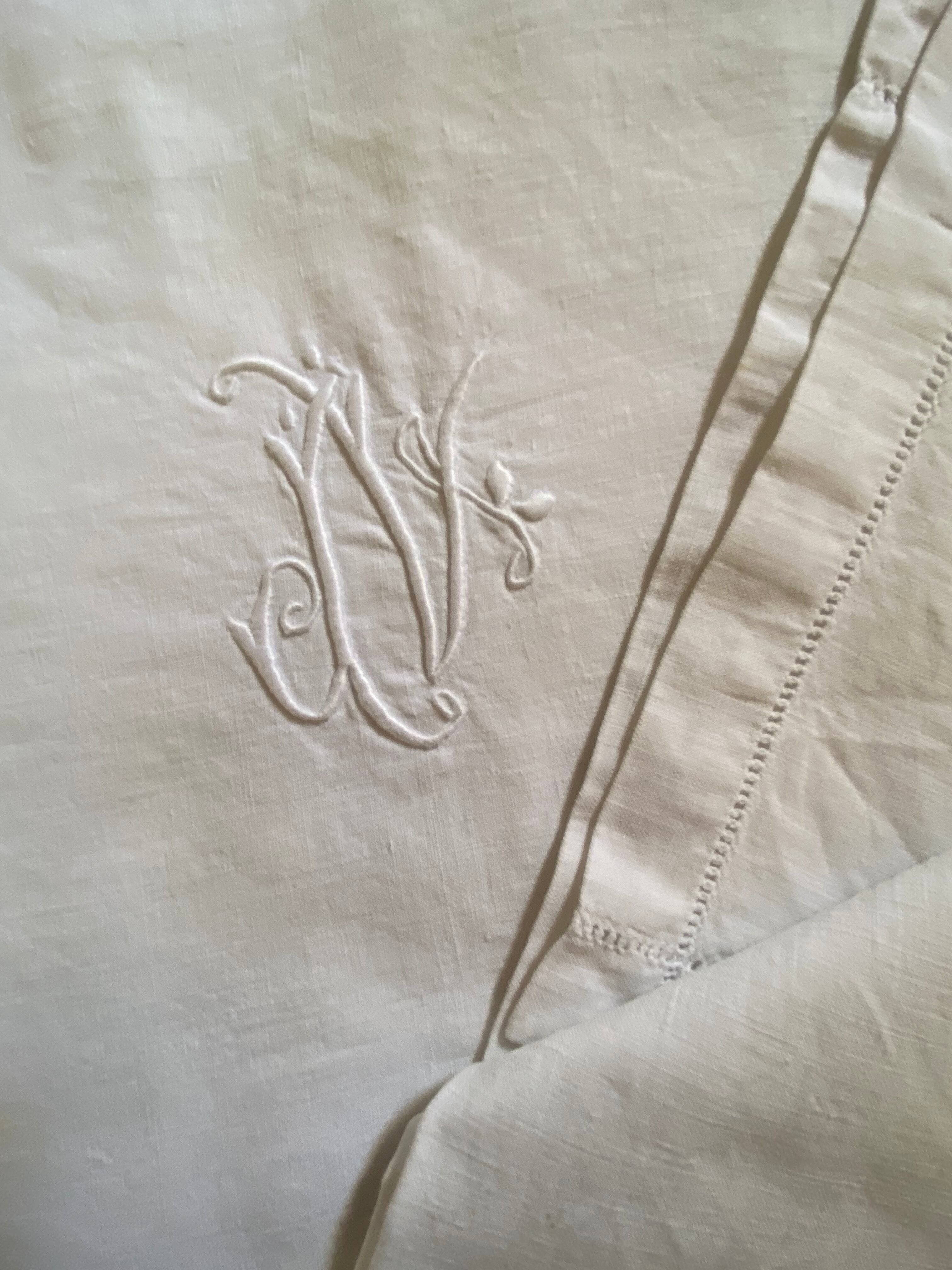 Deux torchons en fil de coton monogramme AP.