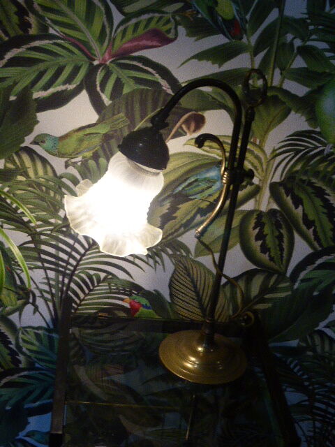 Reglable brass table lamp