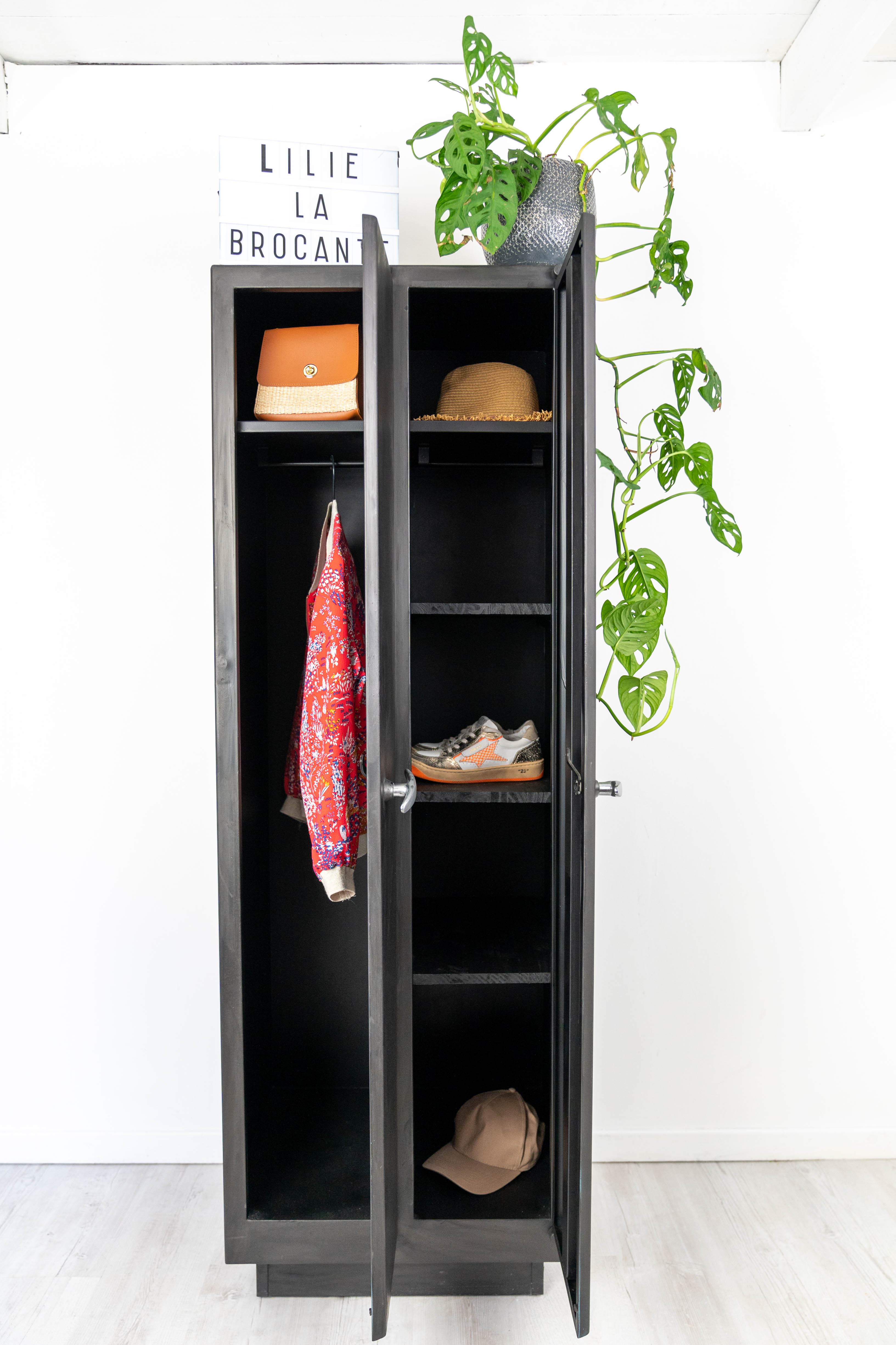 Pretty vintage metal wardrobe completely renovated / small dressing room