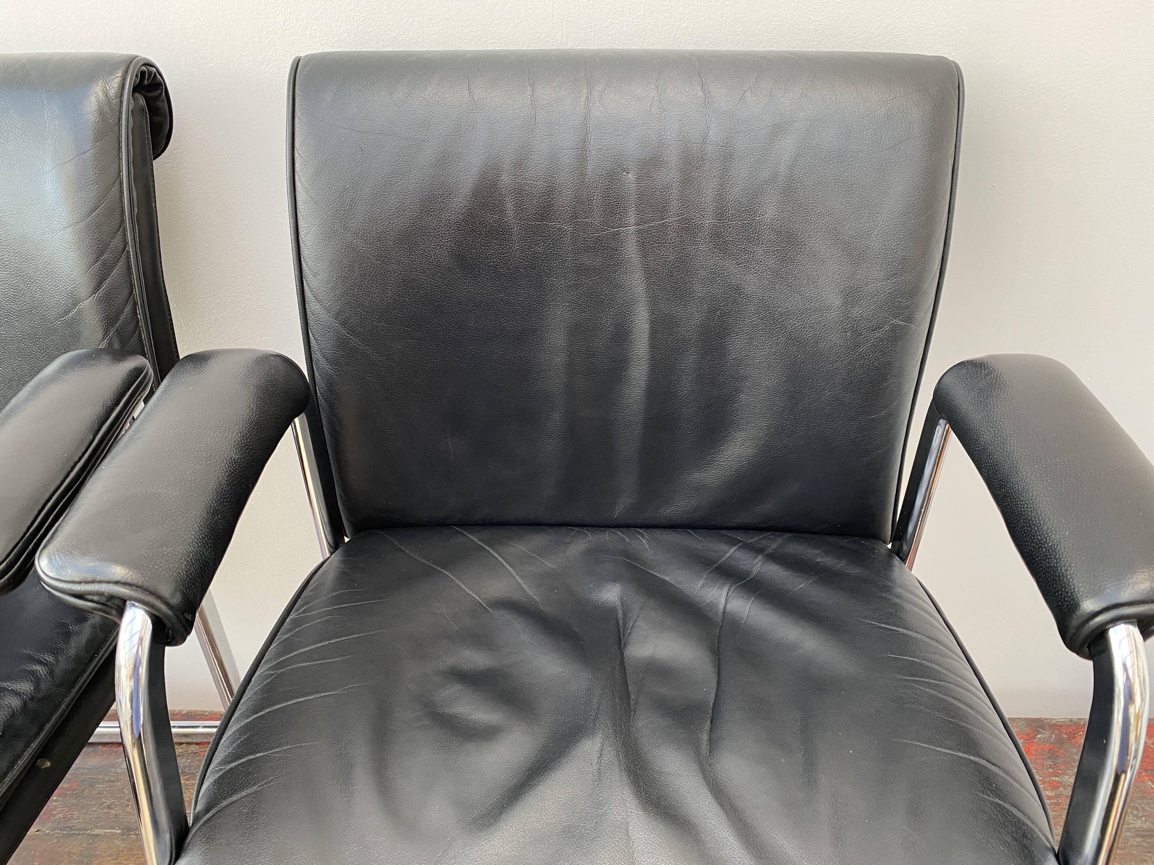Paire de chaises de bureau en cuir noir par Boss Design