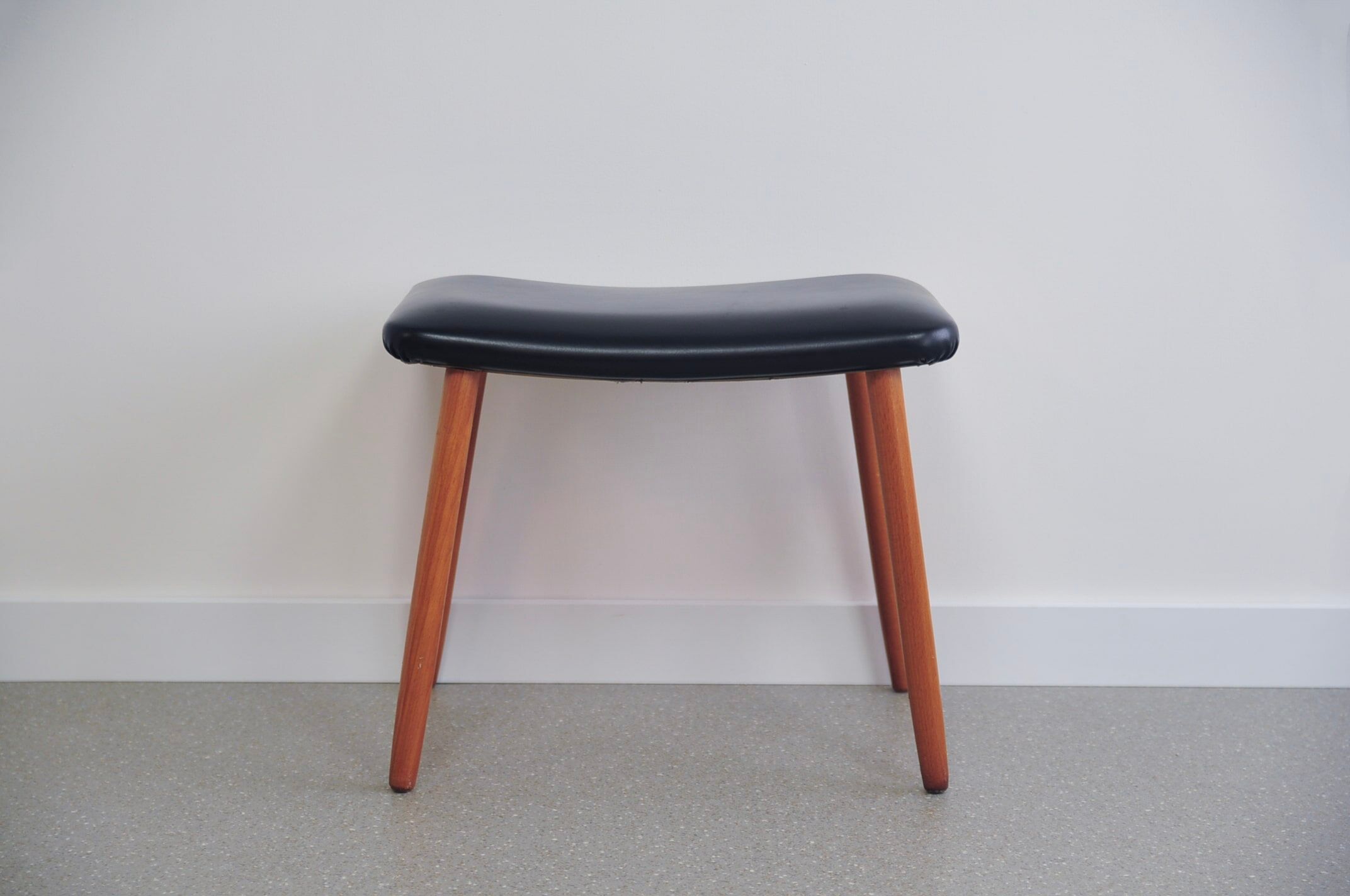 Banc, repose-pieds en teck et cuir